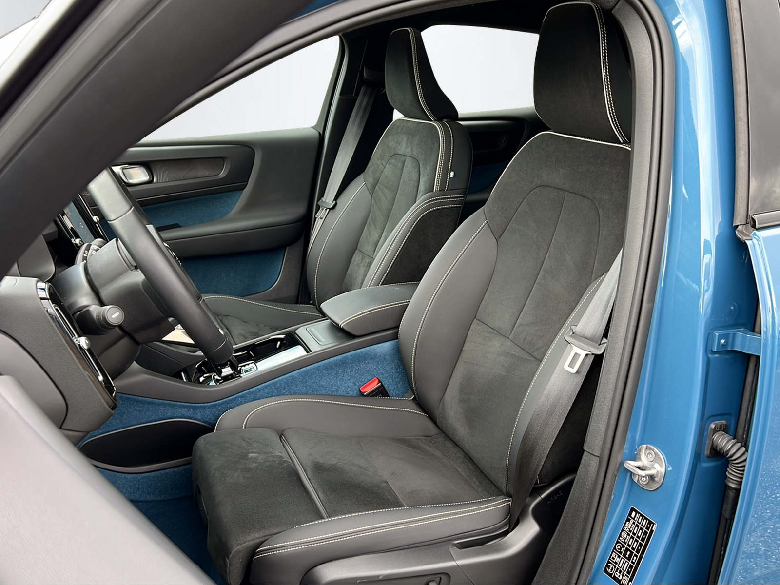 VOLVO C40 P8 Twin Recharge Ultimate AWD-image-14