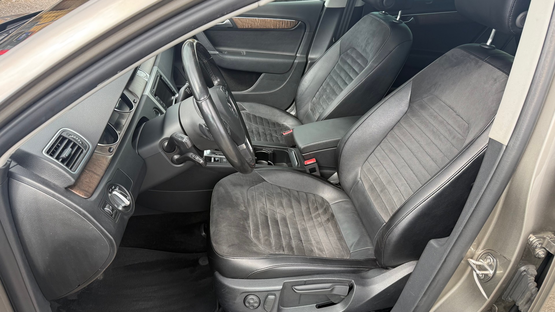 VW Passat Variant 2.0 TDI BMT Highline 4MDSG-showroom-element-2