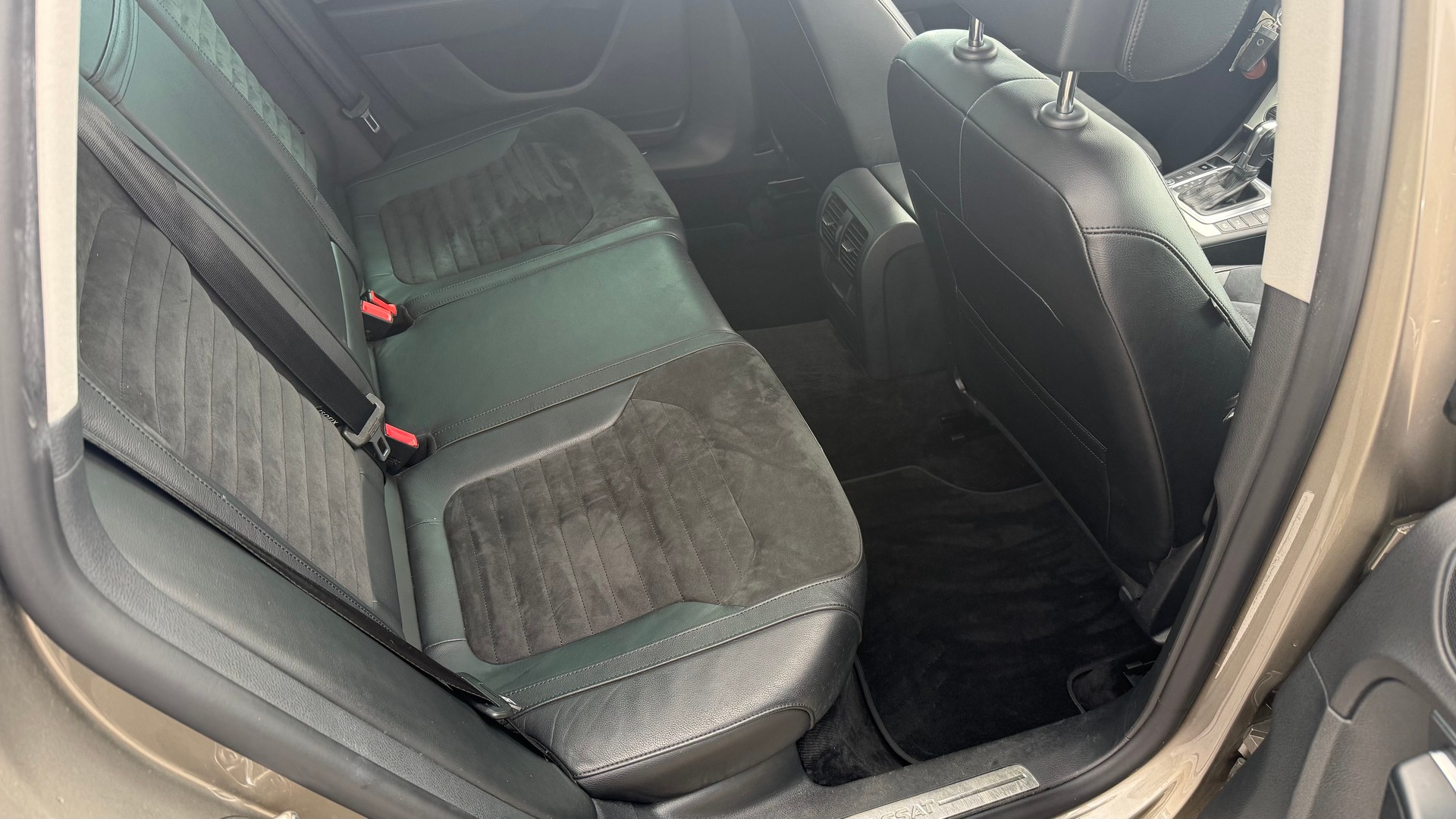 VW Passat Variant 2.0 TDI BMT Highline 4MDSG-image-11