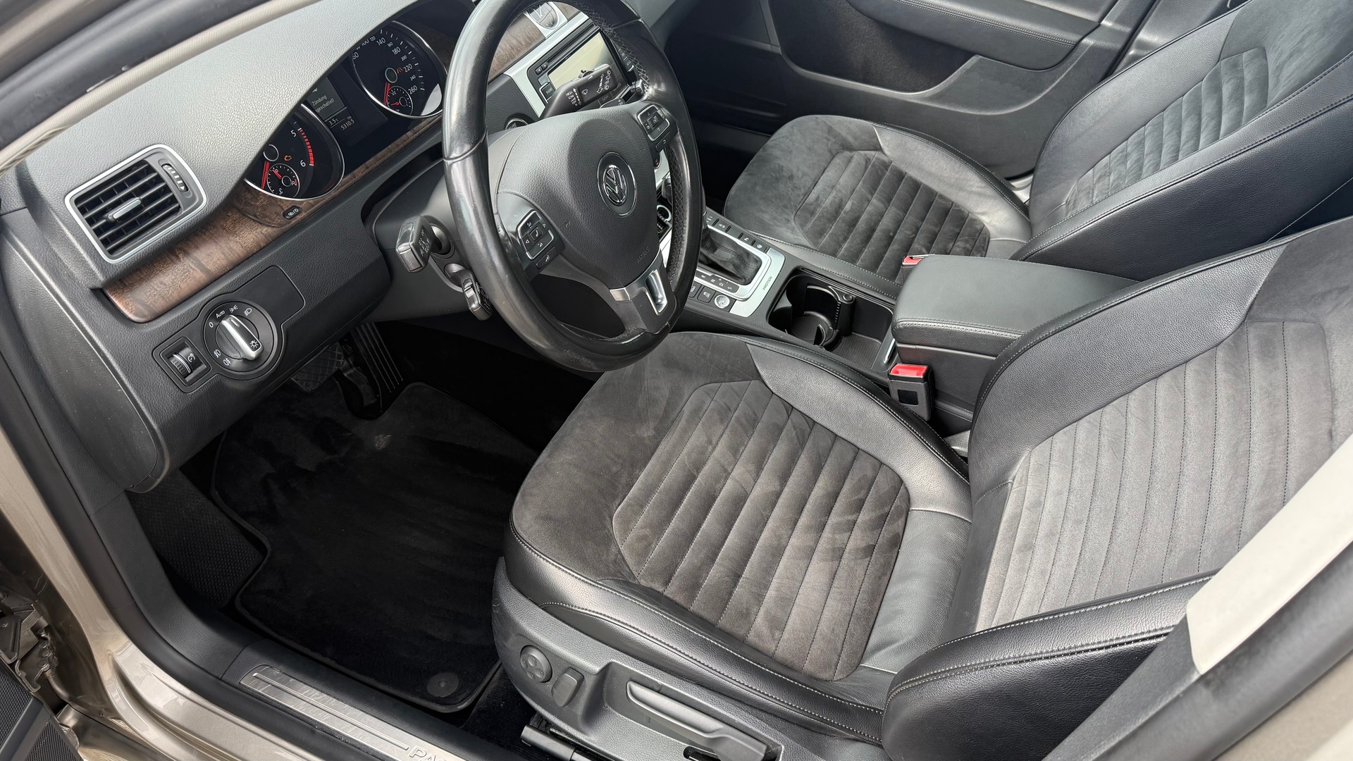 VW Passat Variant 2.0 TDI BMT Highline 4MDSG-showroom-element-1