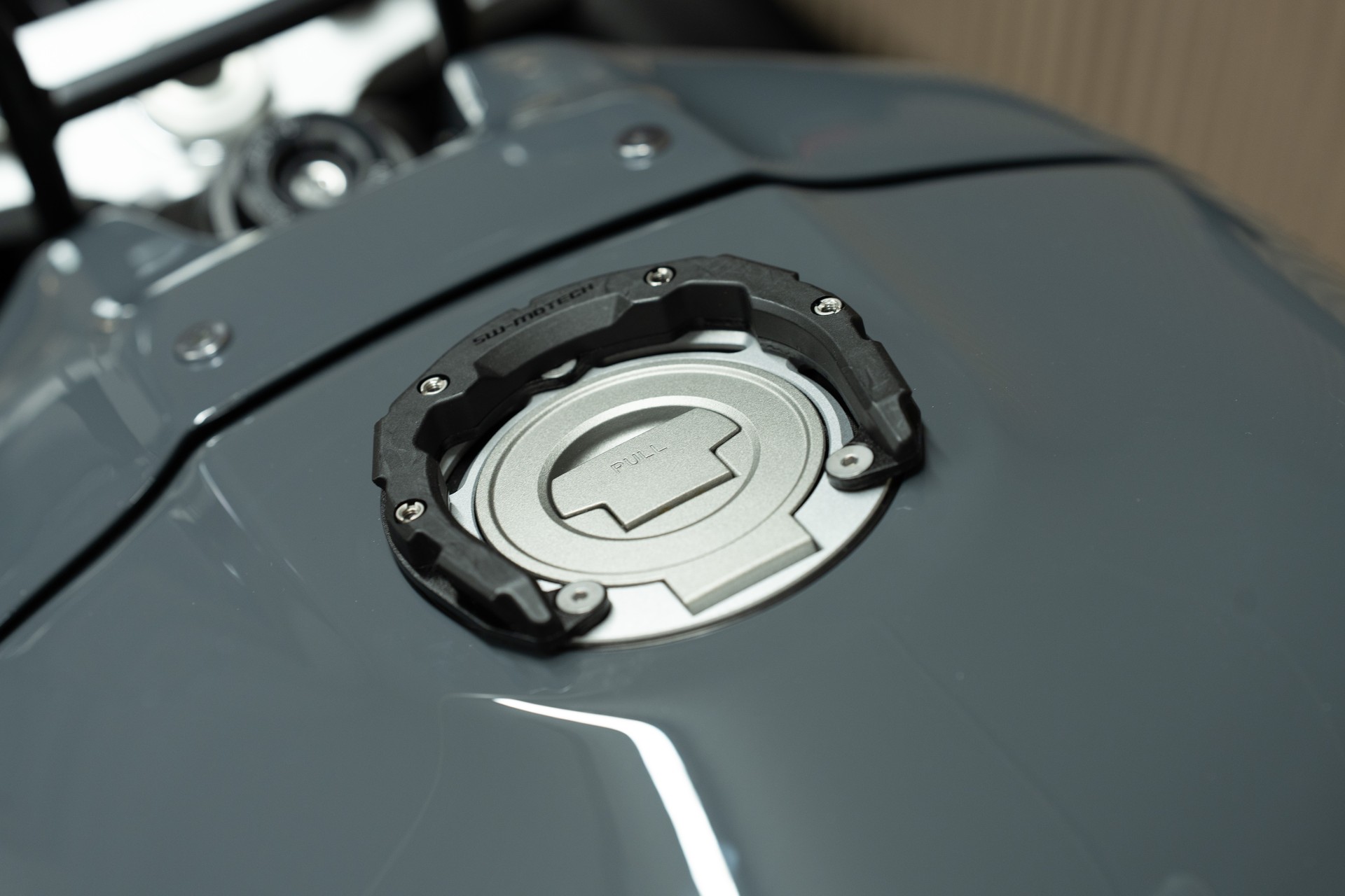 YAMAHA XSR 900 GP mit Akrapovic Komplettanlage-showroom-element-3
