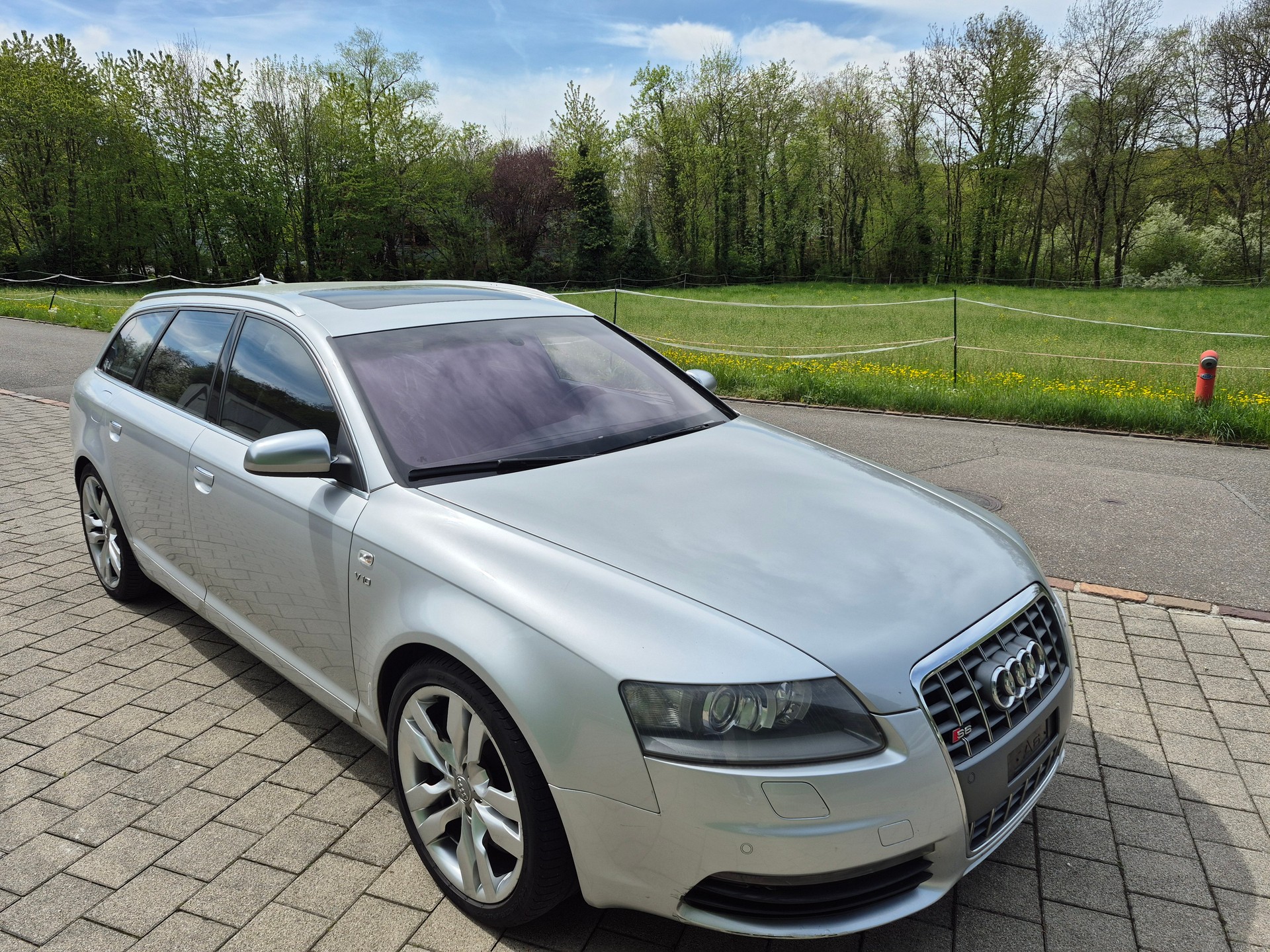 AUDI S6 Avant 5.2 V10 quattro tiptronic-image-2