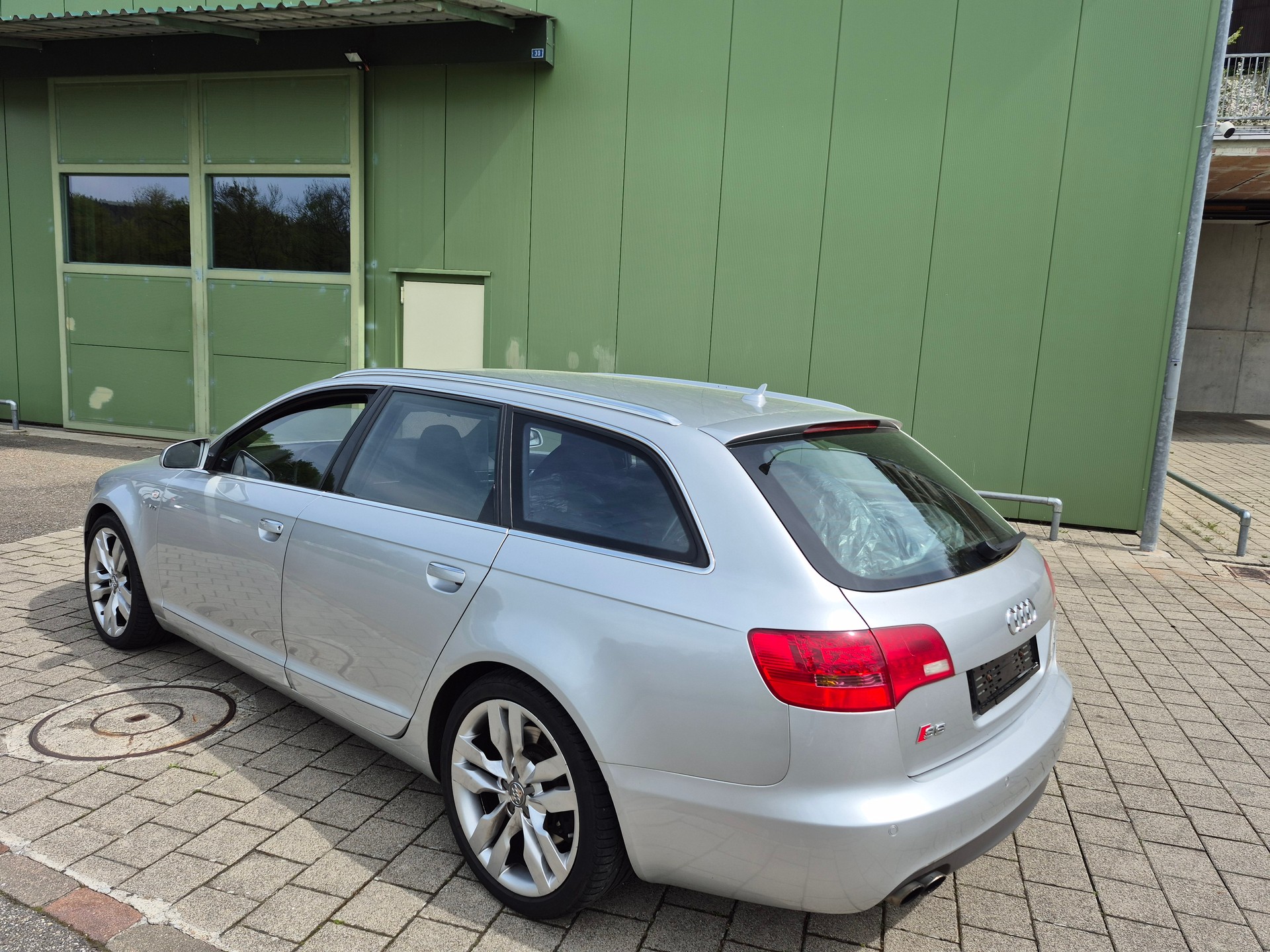 AUDI S6 Avant 5.2 V10 quattro tiptronic-image-4