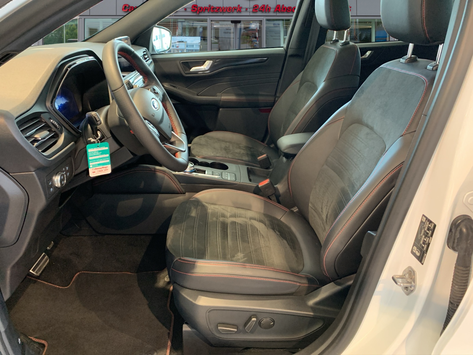 FORD Kuga 2.5 Plug-in Hybrid ST-Line X-image-11