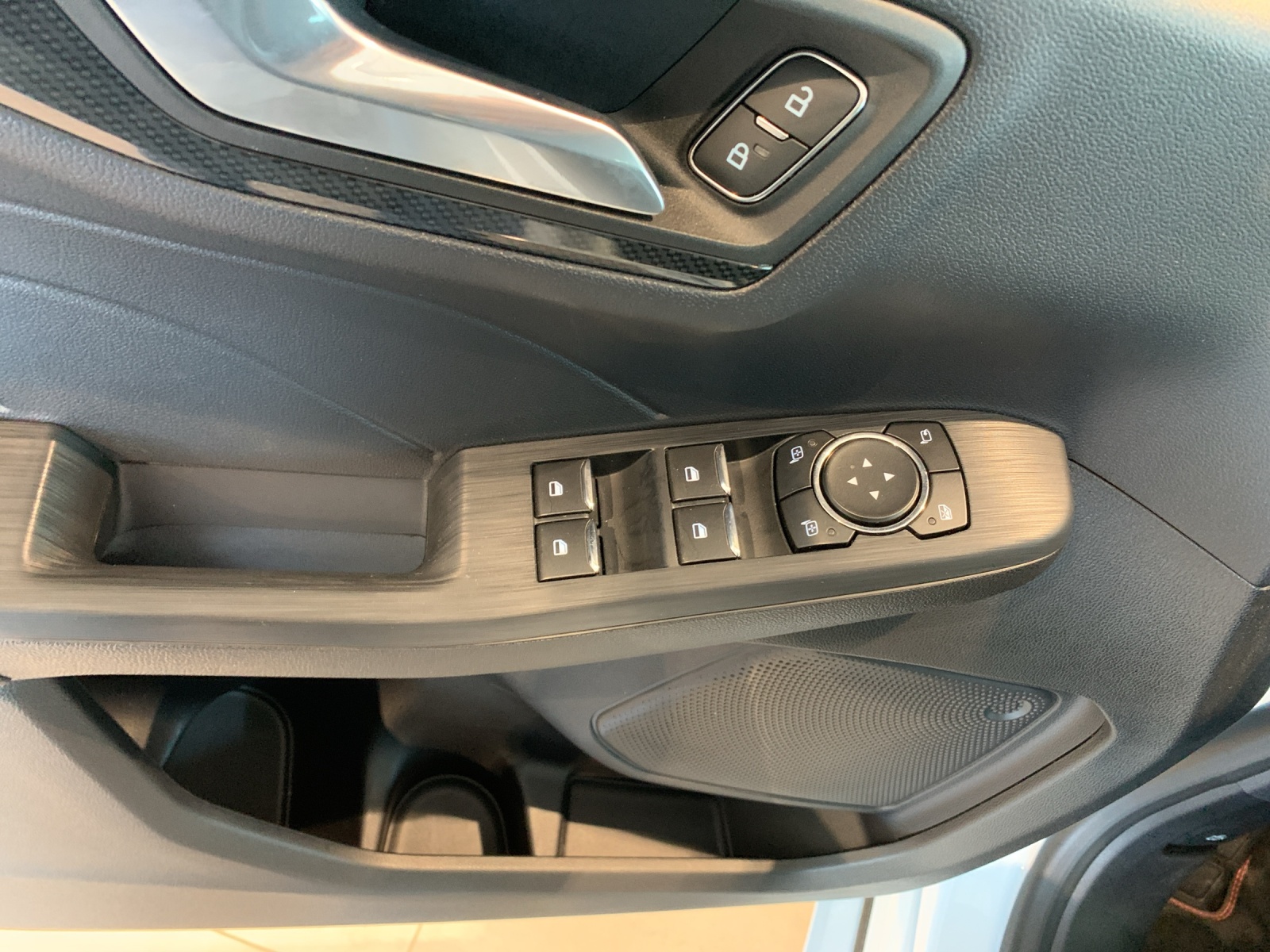 FORD Kuga 2.5 Plug-in Hybrid ST-Line X-image-7