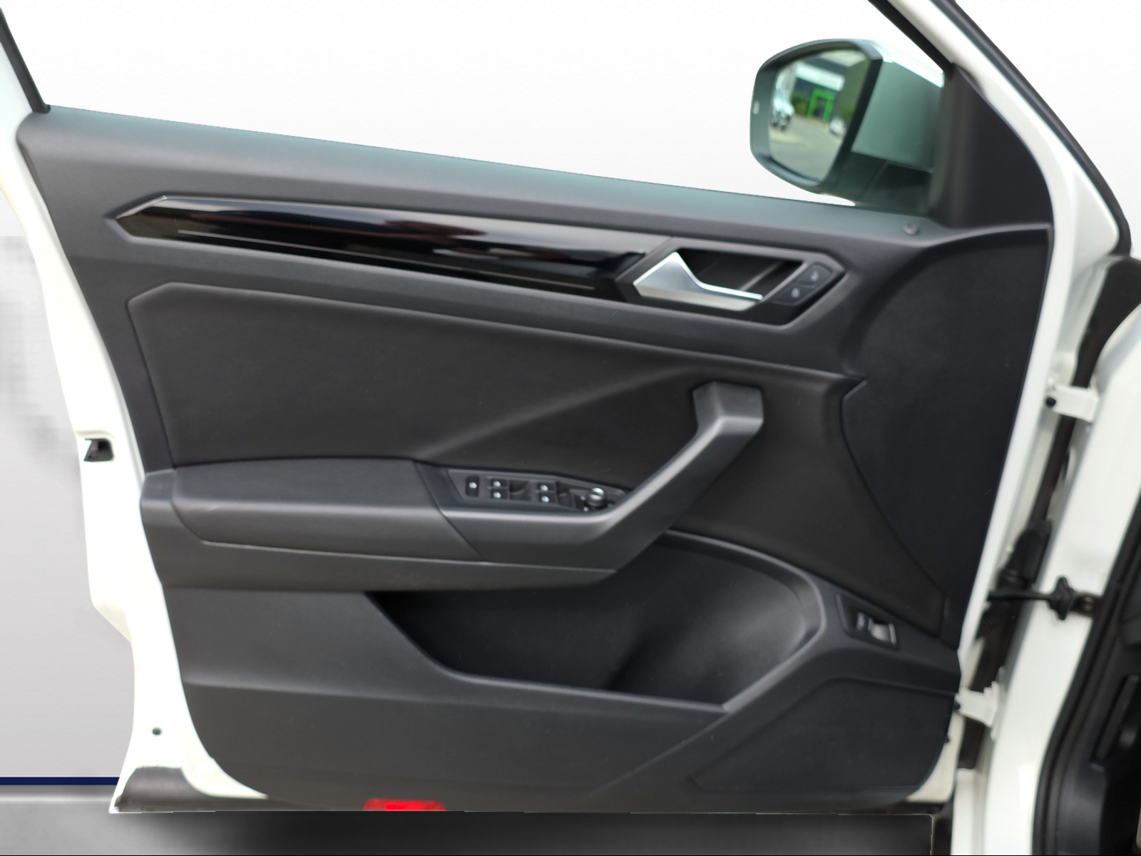 VW T-Roc 2.0 TSI R DSG 4Motion-image-9