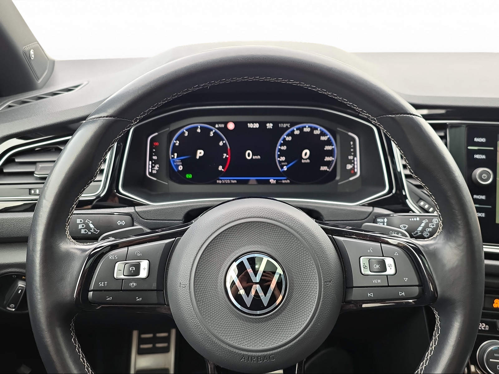 VW T-Roc 2.0 TSI R DSG 4Motion-image-4