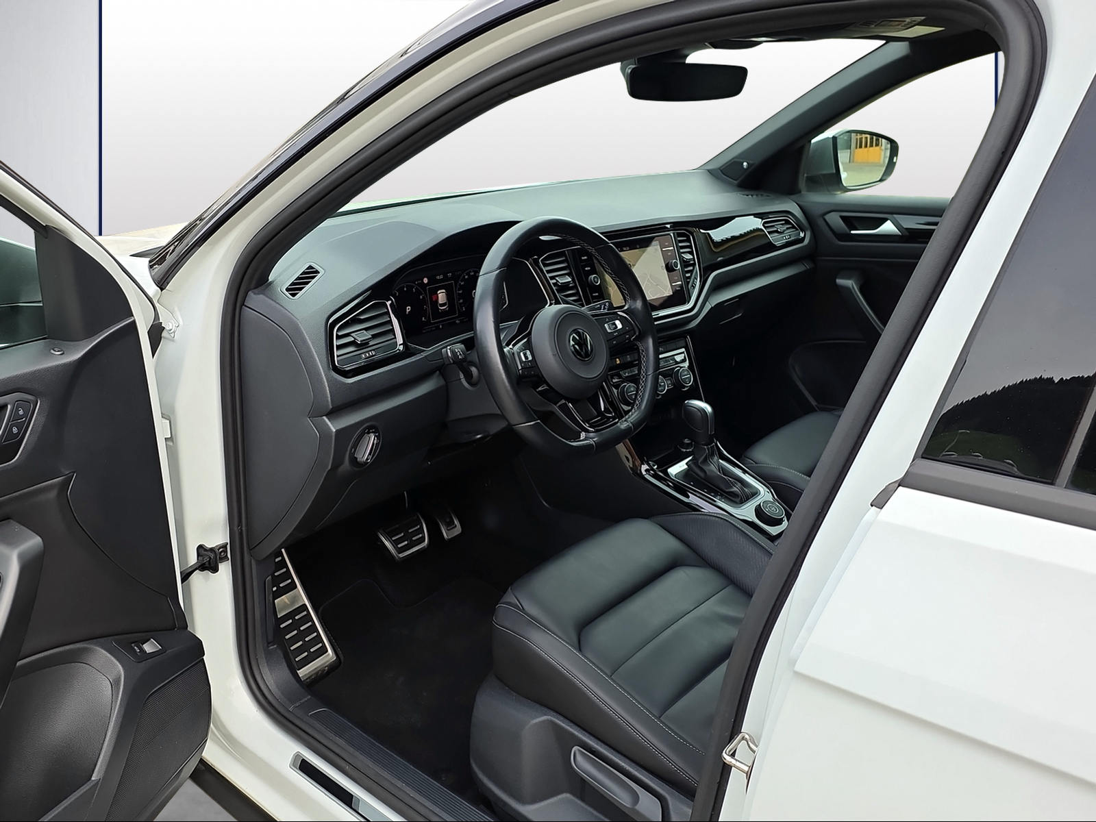 VW T-Roc 2.0 TSI R DSG 4Motion-image-5
