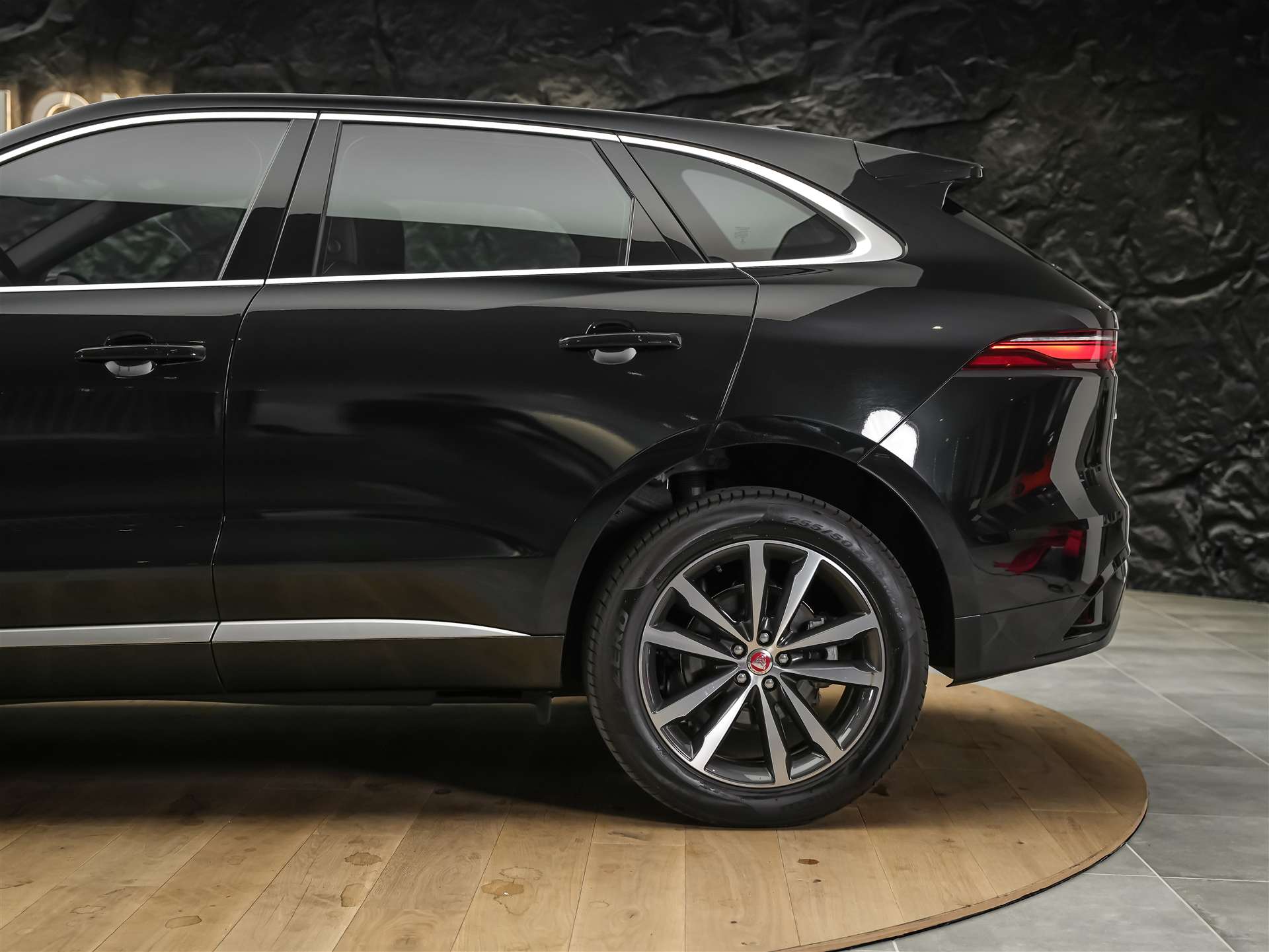 JAGUAR F-Pace 2.0 D I4 200 R-Dynamic SE AWD *Abstandsregler*Meridian Soundsystem*Lenkradheizung*-image-17