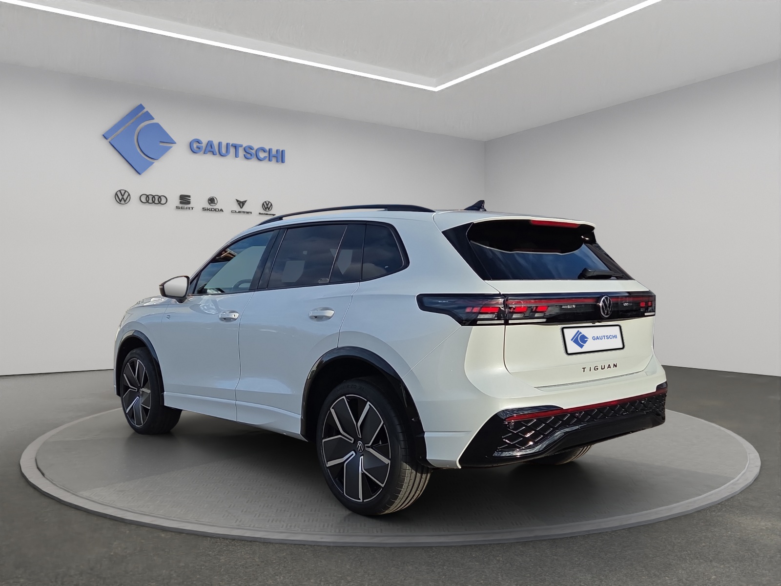 VW Tiguan 2.0 TSI DSG R-Line 4Motion-image-2