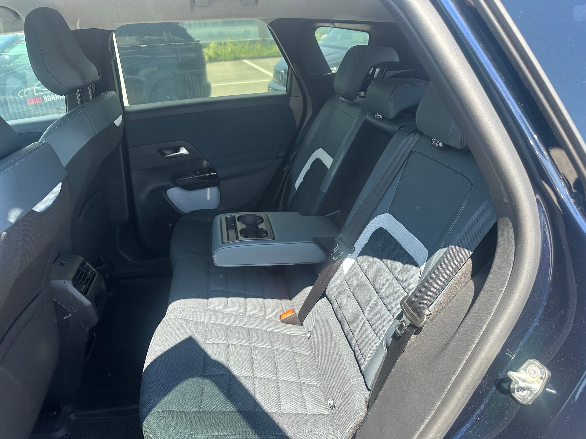 CITROEN C5 Aircross 1.2 HEV Plus Automat-image-8