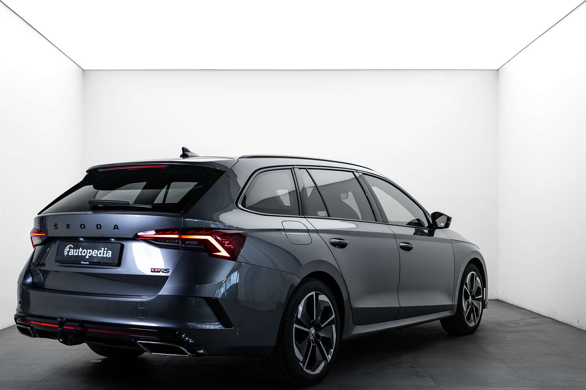 SKODA Octavia Combi 2.0 TDI DSG RS 200PS-image-2