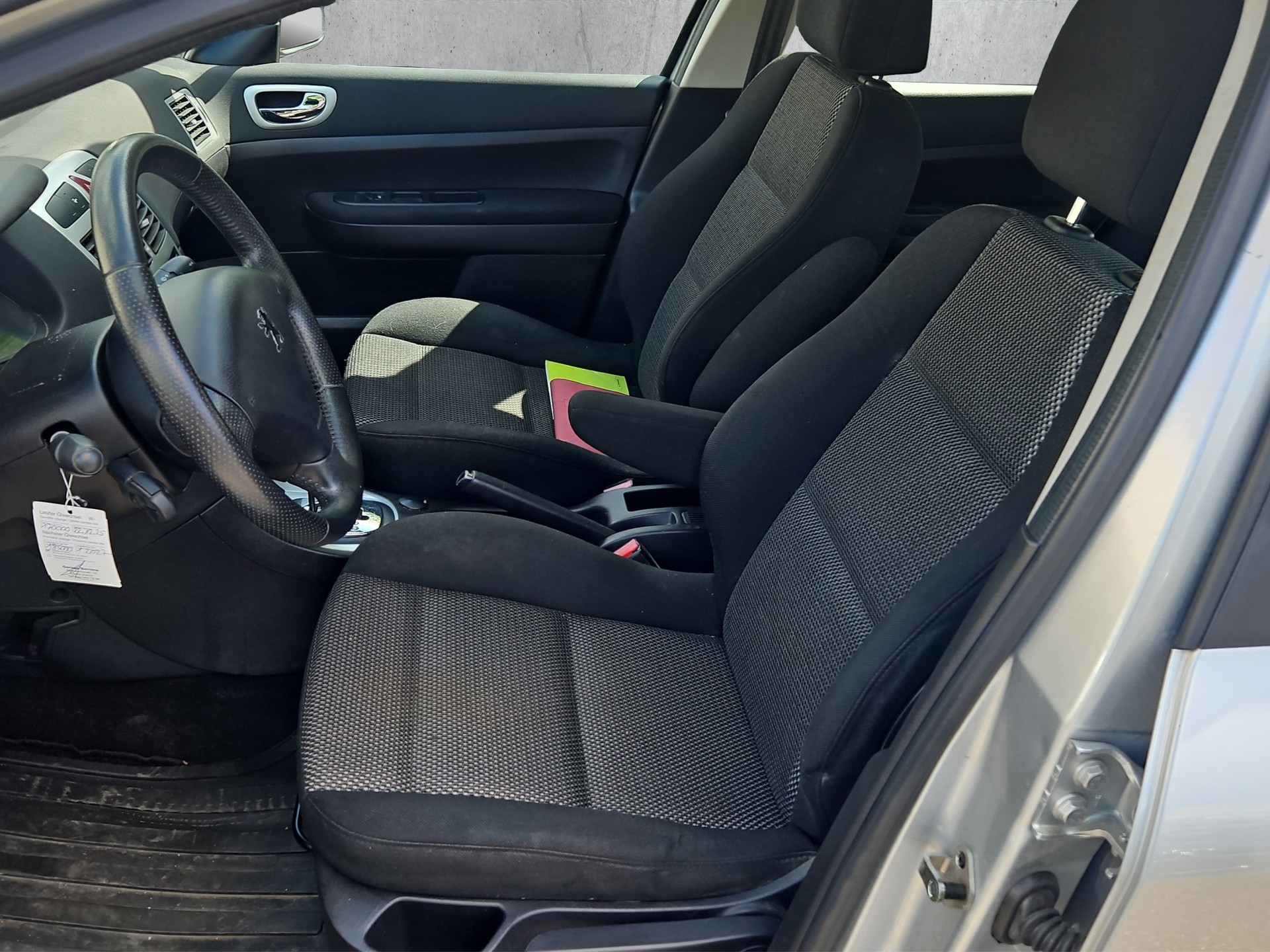 PEUGEOT 307 SW 2.0 HDI Premium-image-4