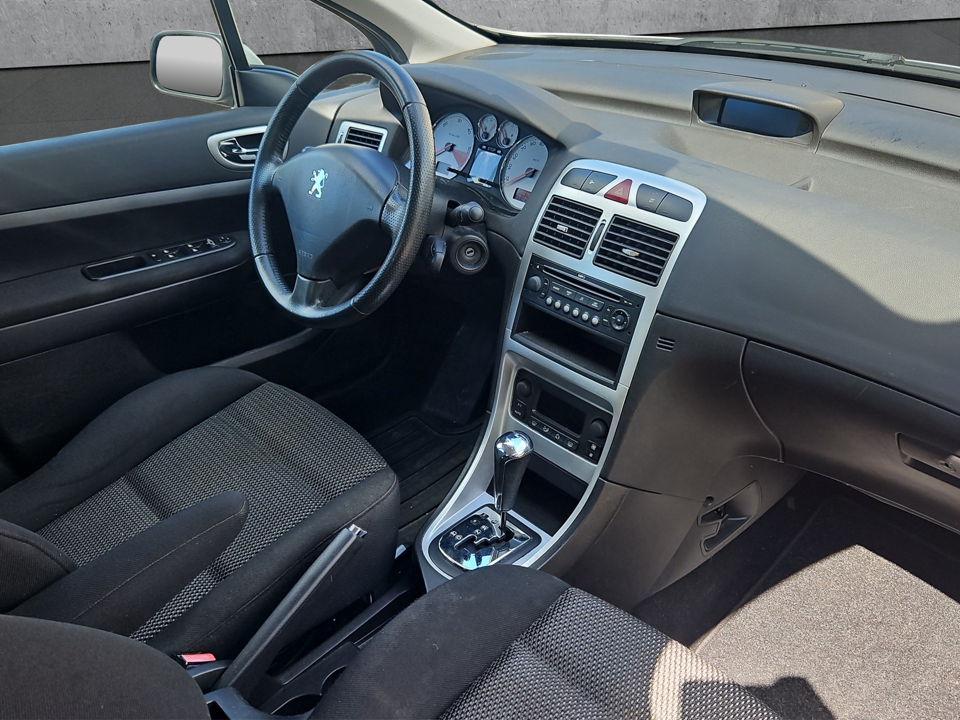 PEUGEOT 307 SW 2.0 HDI Premium-image-5