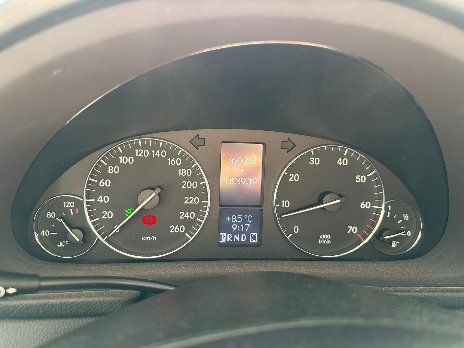 MERCEDES-BENZ C 230 Classic-image-8