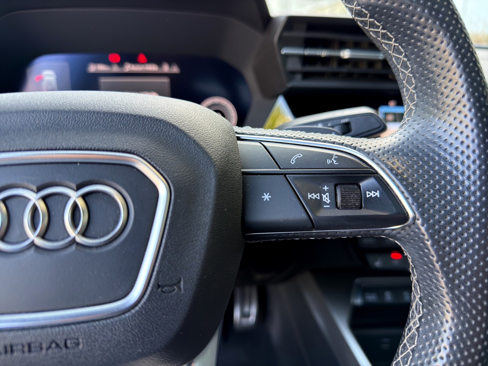 AUDI S3 Sportback 2.0 TFSI quattro S-tronic-image-18