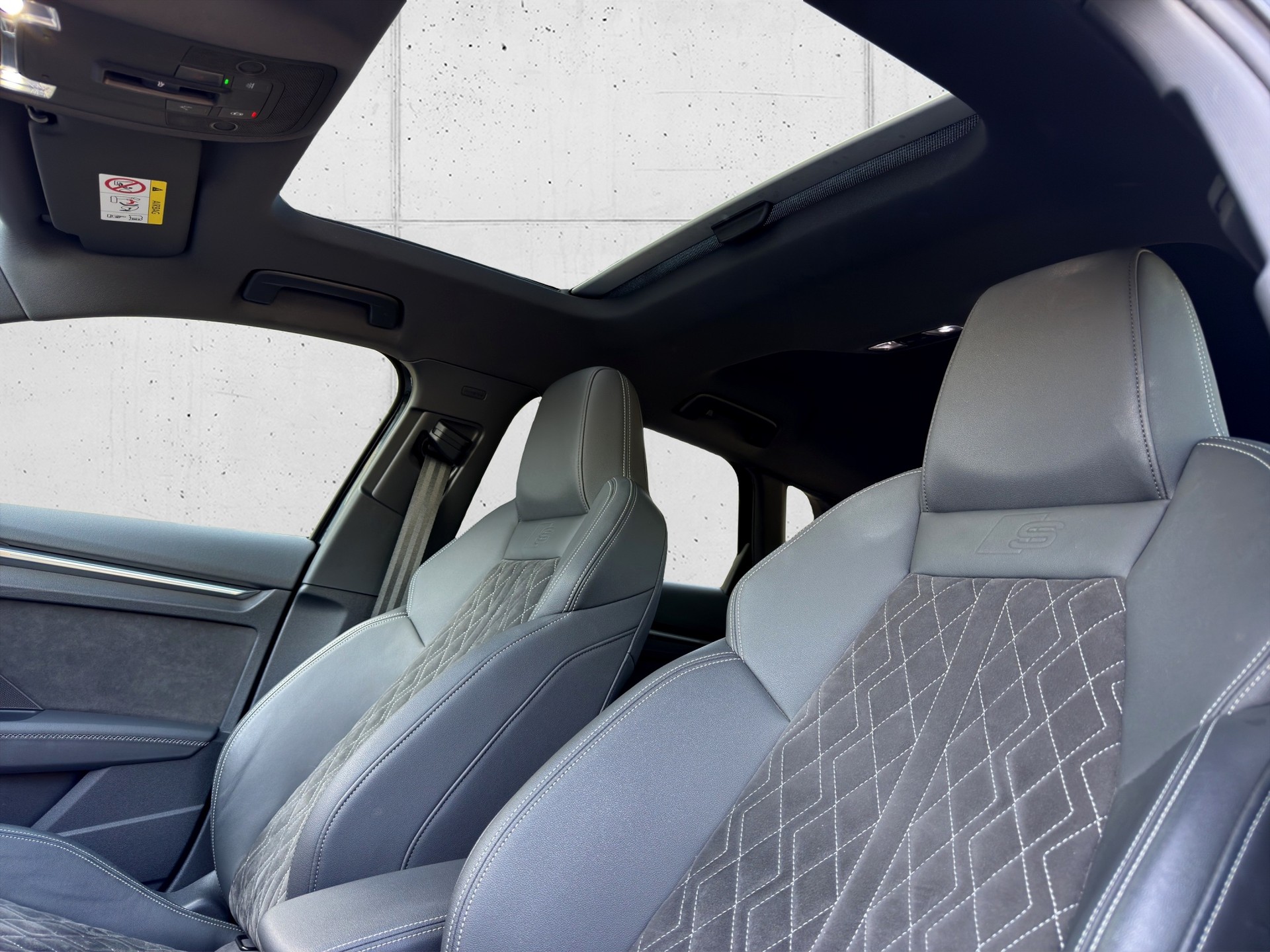 AUDI S3 Sportback 2.0 TFSI quattro S-tronic-image-12