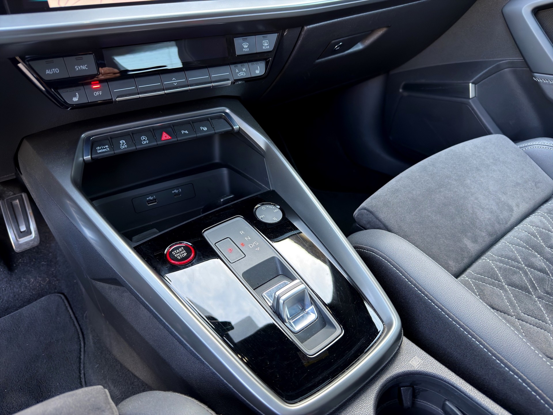 AUDI S3 Sportback 2.0 TFSI quattro S-tronic-image-23