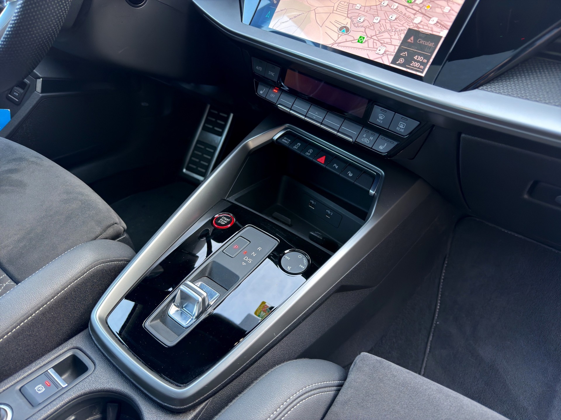 AUDI S3 Sportback 2.0 TFSI quattro S-tronic-image-25