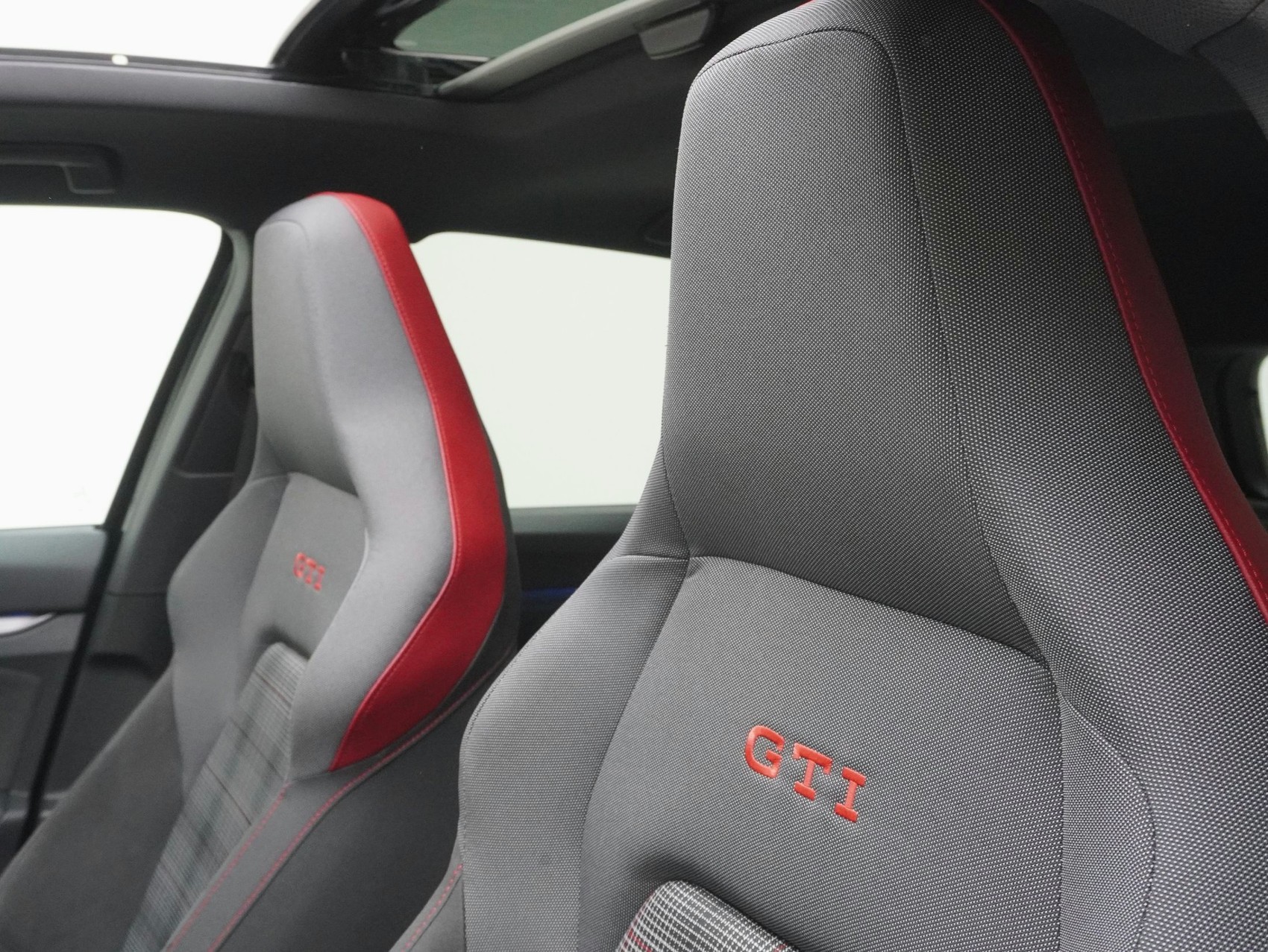 VW Golf 8.5 2.0 TSI DSG GTI Black Style (2025) ** Anhängerkupplung / Harman/Kardon / Panoramadach**-image-10