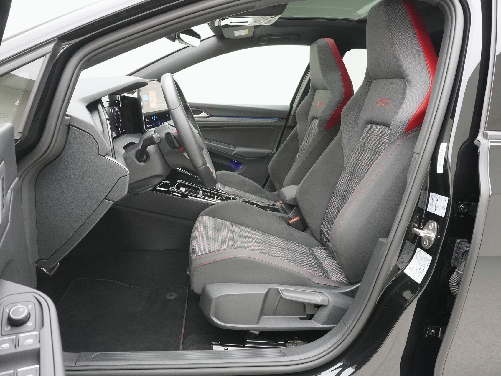 VW Golf 8.5 2.0 TSI DSG GTI Black Style (2025) ** Anhängerkupplung / Harman/Kardon / Panoramadach**-image-8