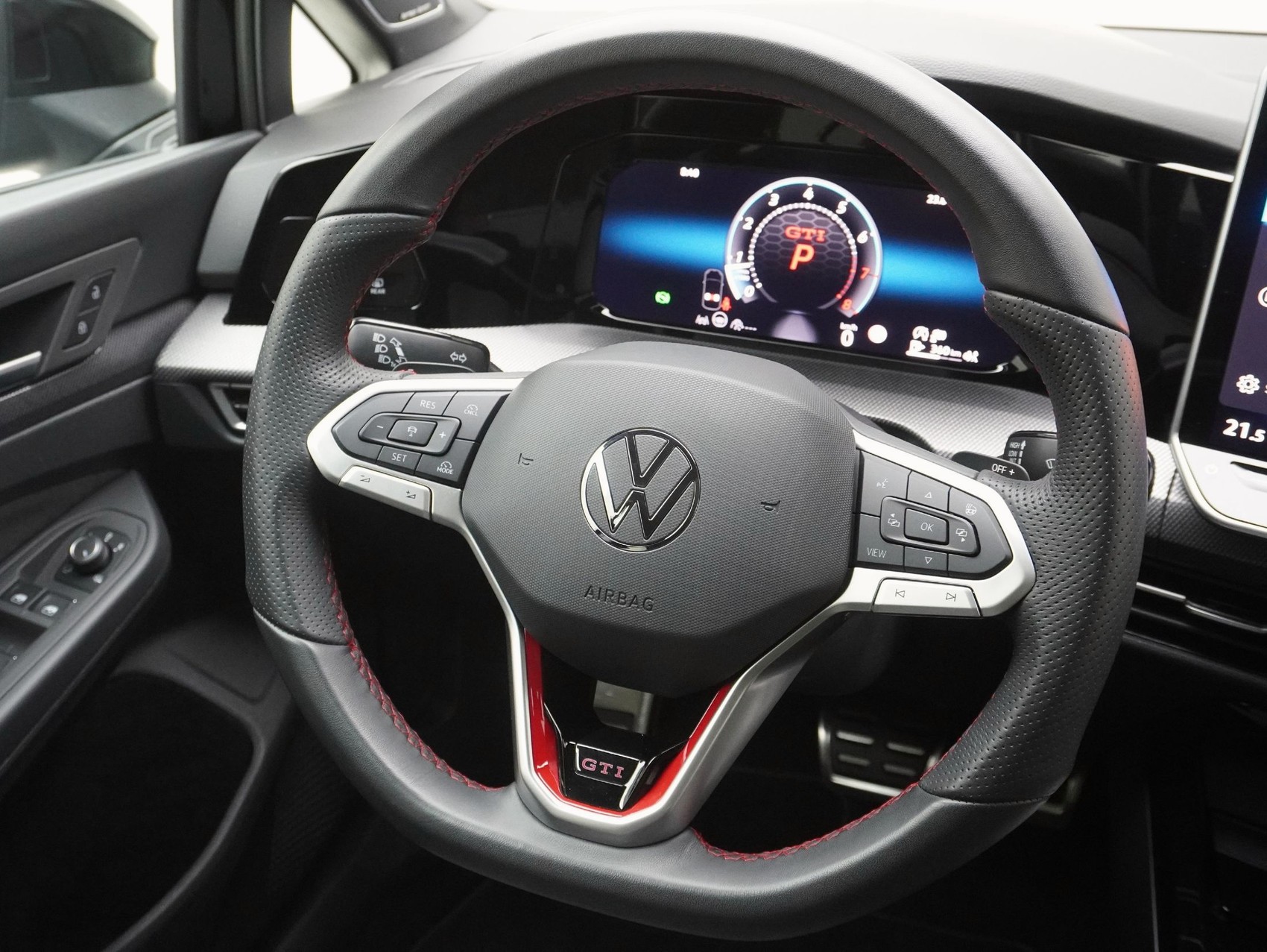 VW Golf 8.5 2.0 TSI DSG GTI Black Style (2025) ** Anhängerkupplung / Harman/Kardon / Panoramadach**-image-11