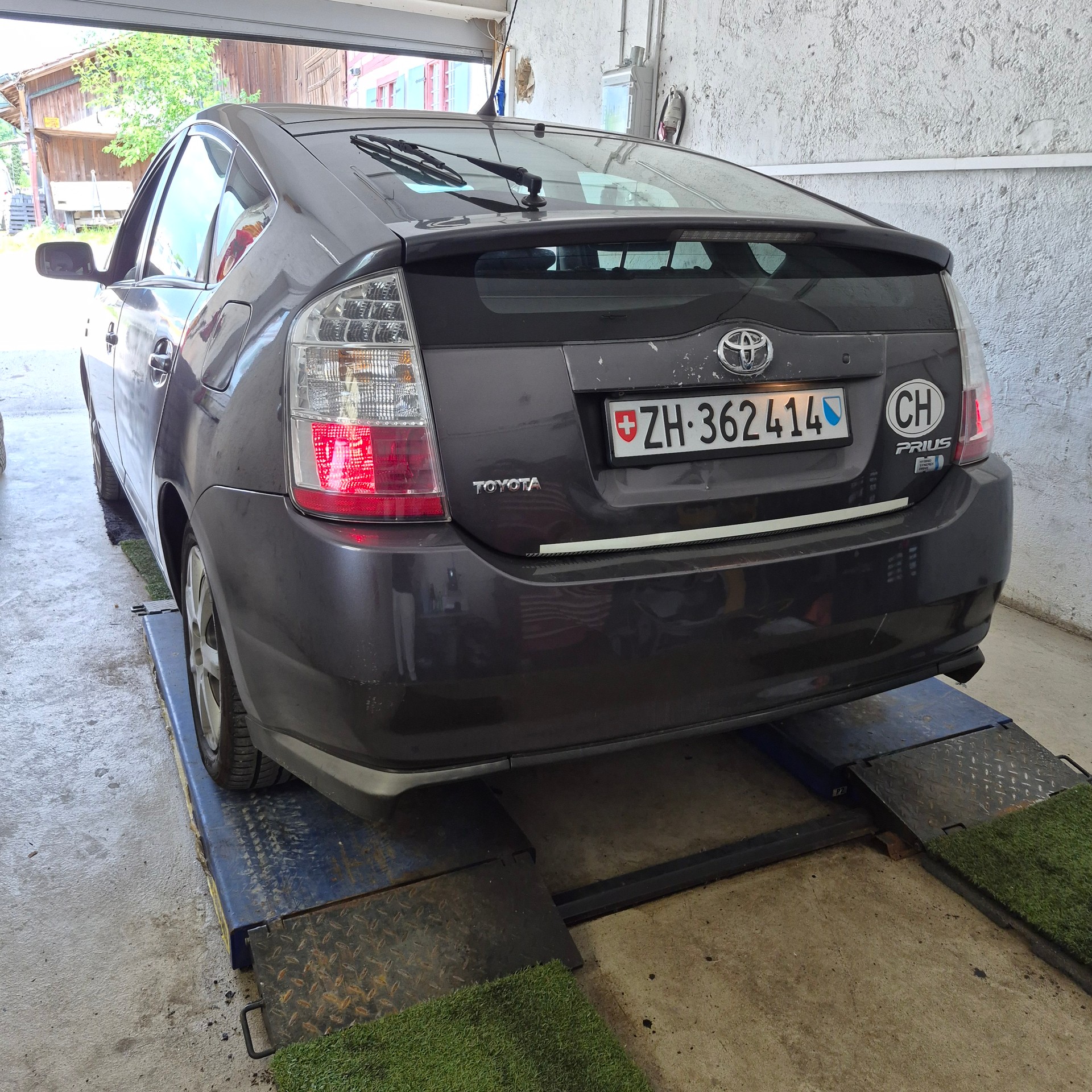 TOYOTA Prius 1.5 16V Hybrid-image-3