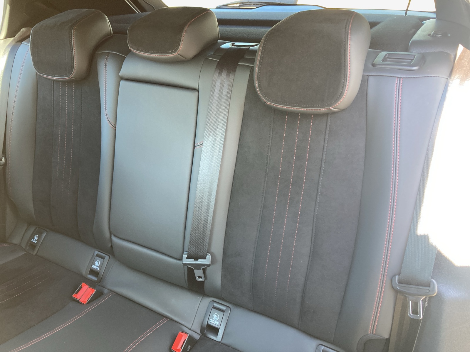PEUGEOT 308 1.2 Pure Tech GT Pack EAT8-image-11