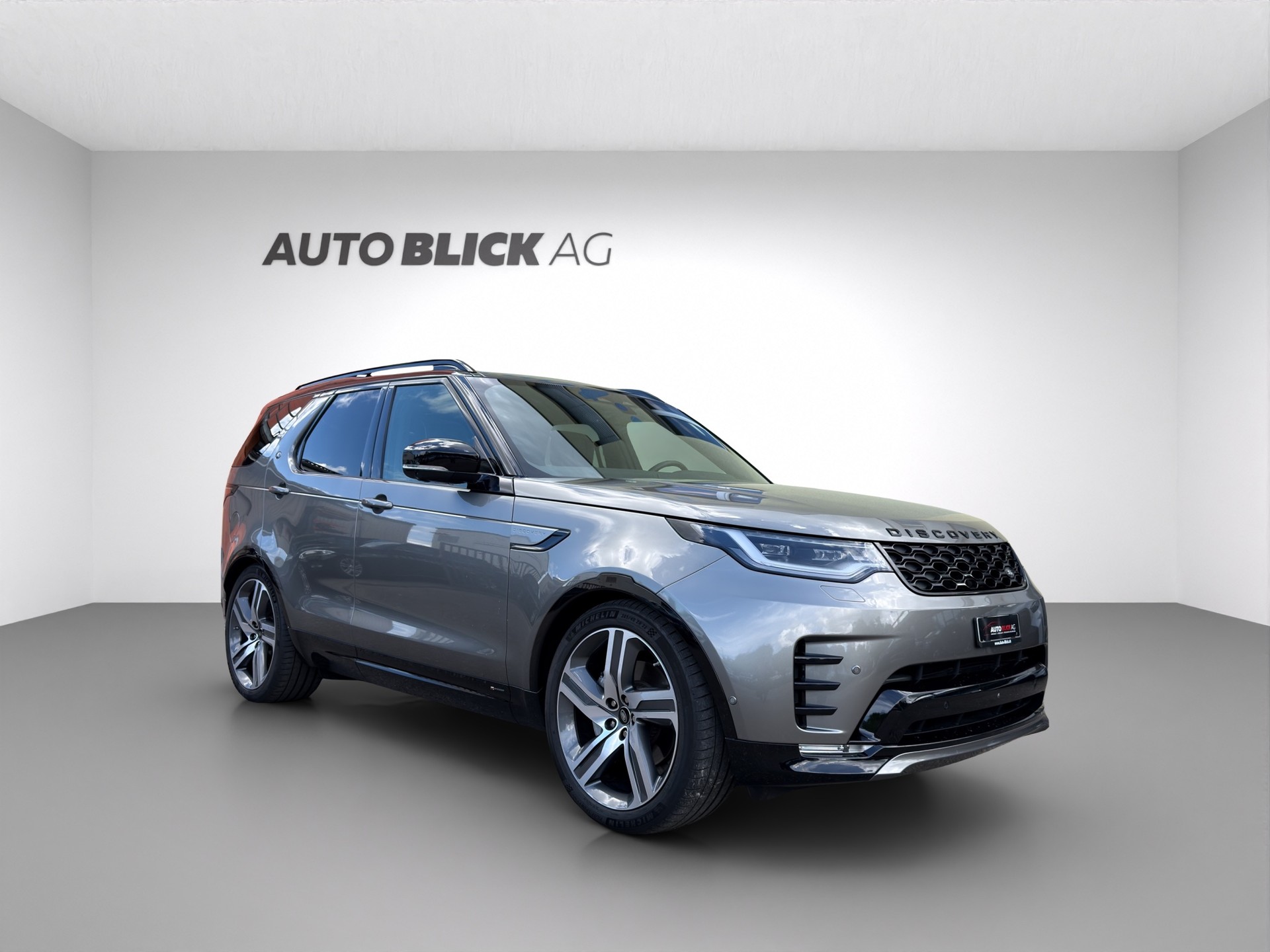 LAND ROVER Discovery 3.0D I6 300 R-Dynamic HSE AWD Automatic-image-1