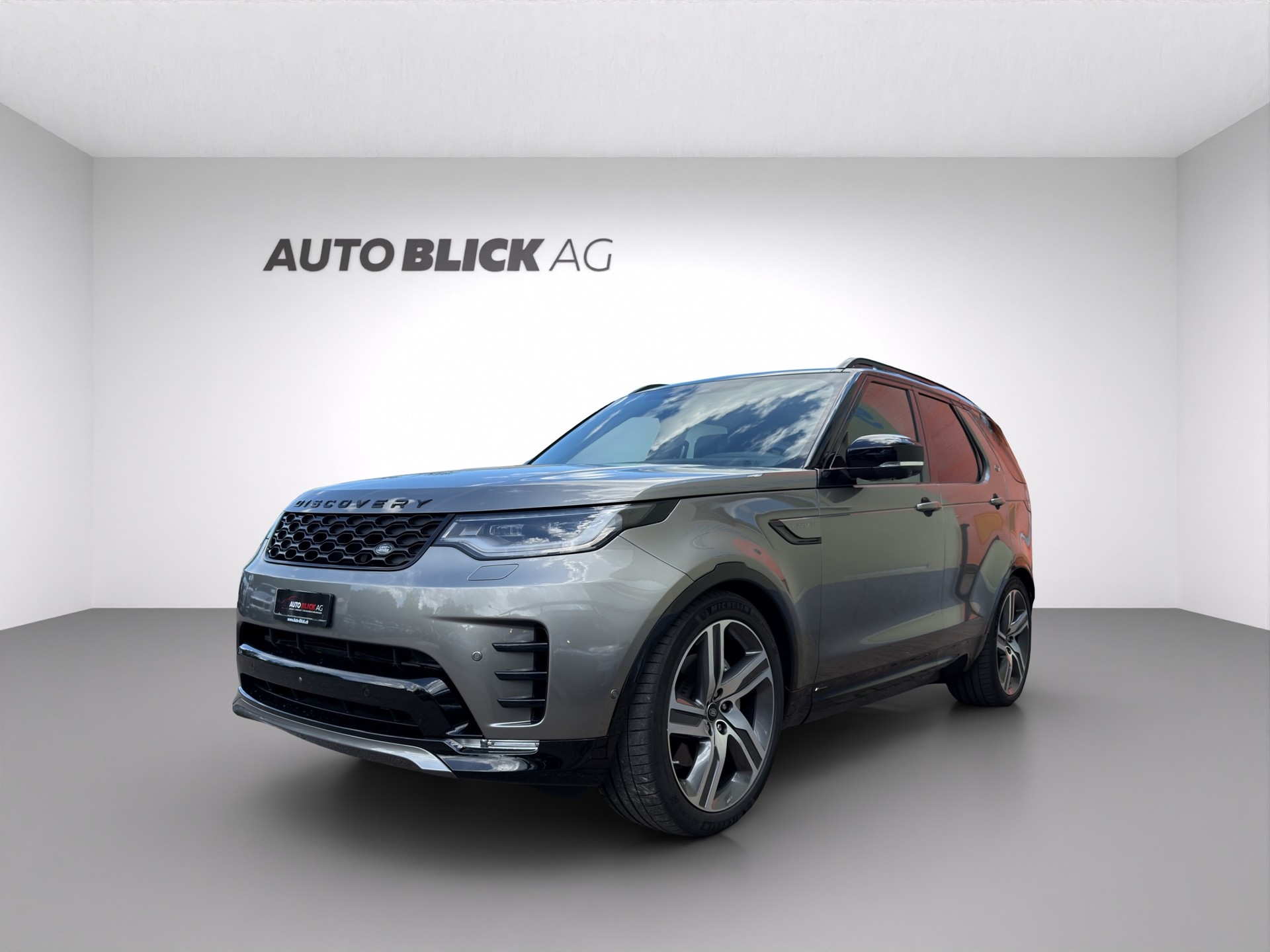 LAND ROVER Discovery 3.0D I6 300 R-Dynamic HSE AWD Automatic-image-0