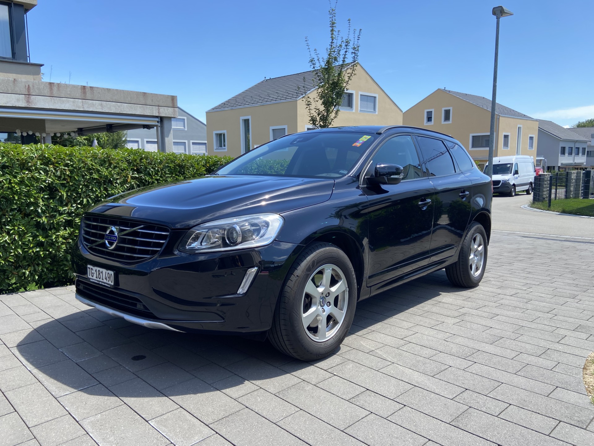 VOLVO Volvo XC60 2.4 D4 Kine. R-Design AWD S/S-image-0