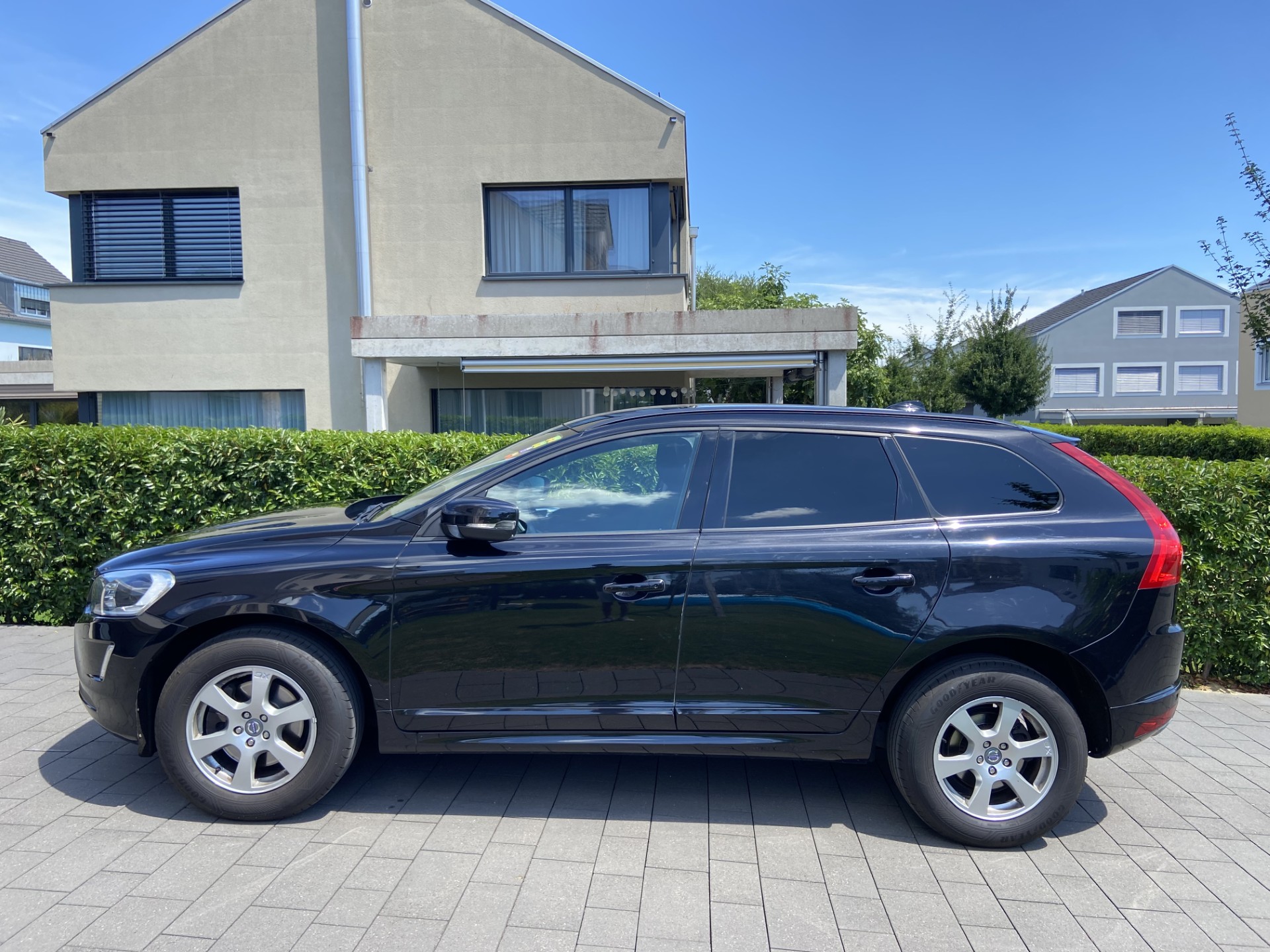 VOLVO Volvo XC60 2.4 D4 Kine. R-Design AWD S/S-image-1