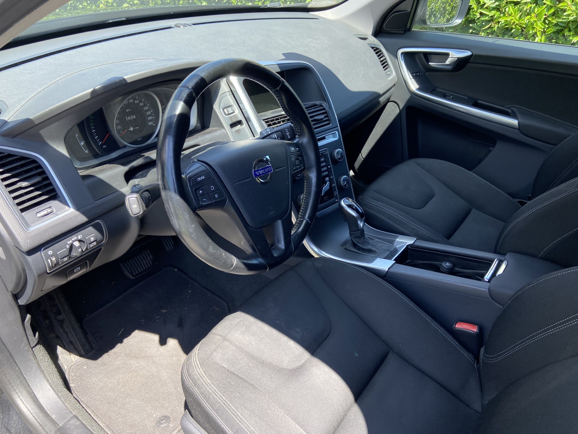 VOLVO Volvo XC60 2.4 D4 Kine. R-Design AWD S/S-image-3