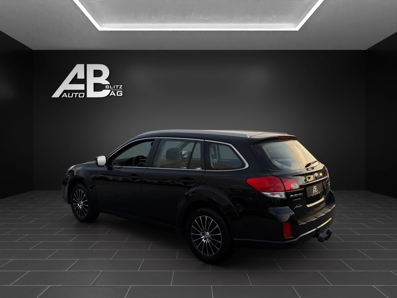 SUBARU Outback 2.5i Swiss Classic AWD Lineartronic-image-2