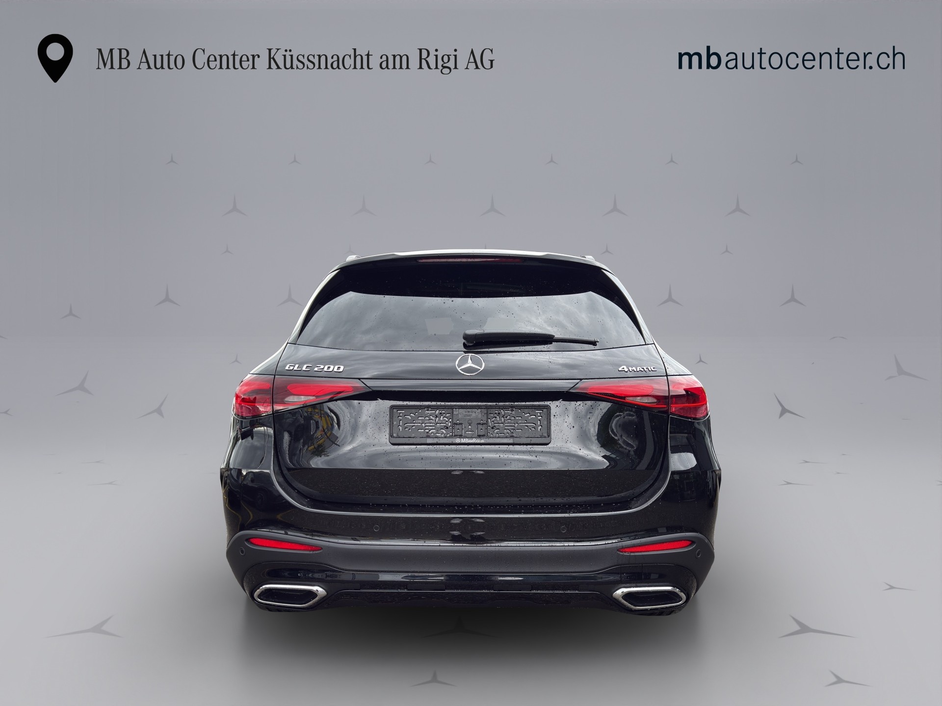 MERCEDES-BENZ GLC 200 AMG Line 4matic-image-4