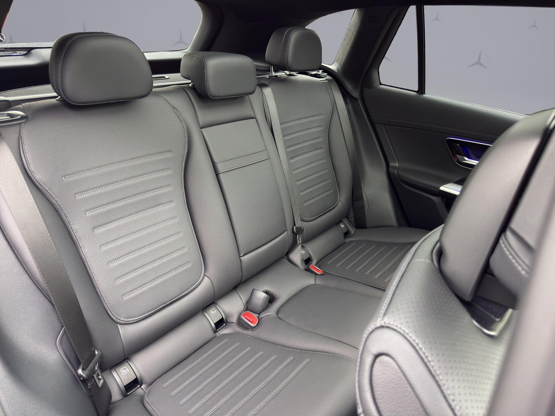 MERCEDES-BENZ GLC 200 AMG Line 4matic-image-16