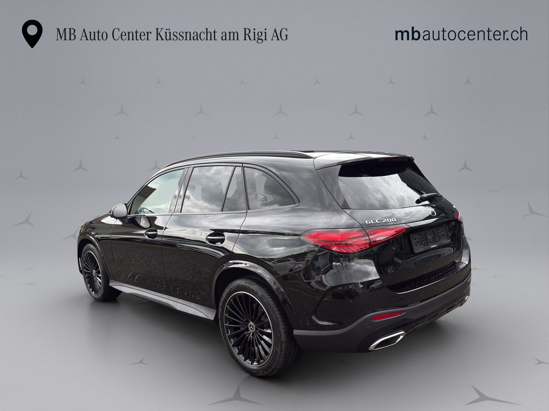MERCEDES-BENZ GLC 200 AMG Line 4matic-image-3