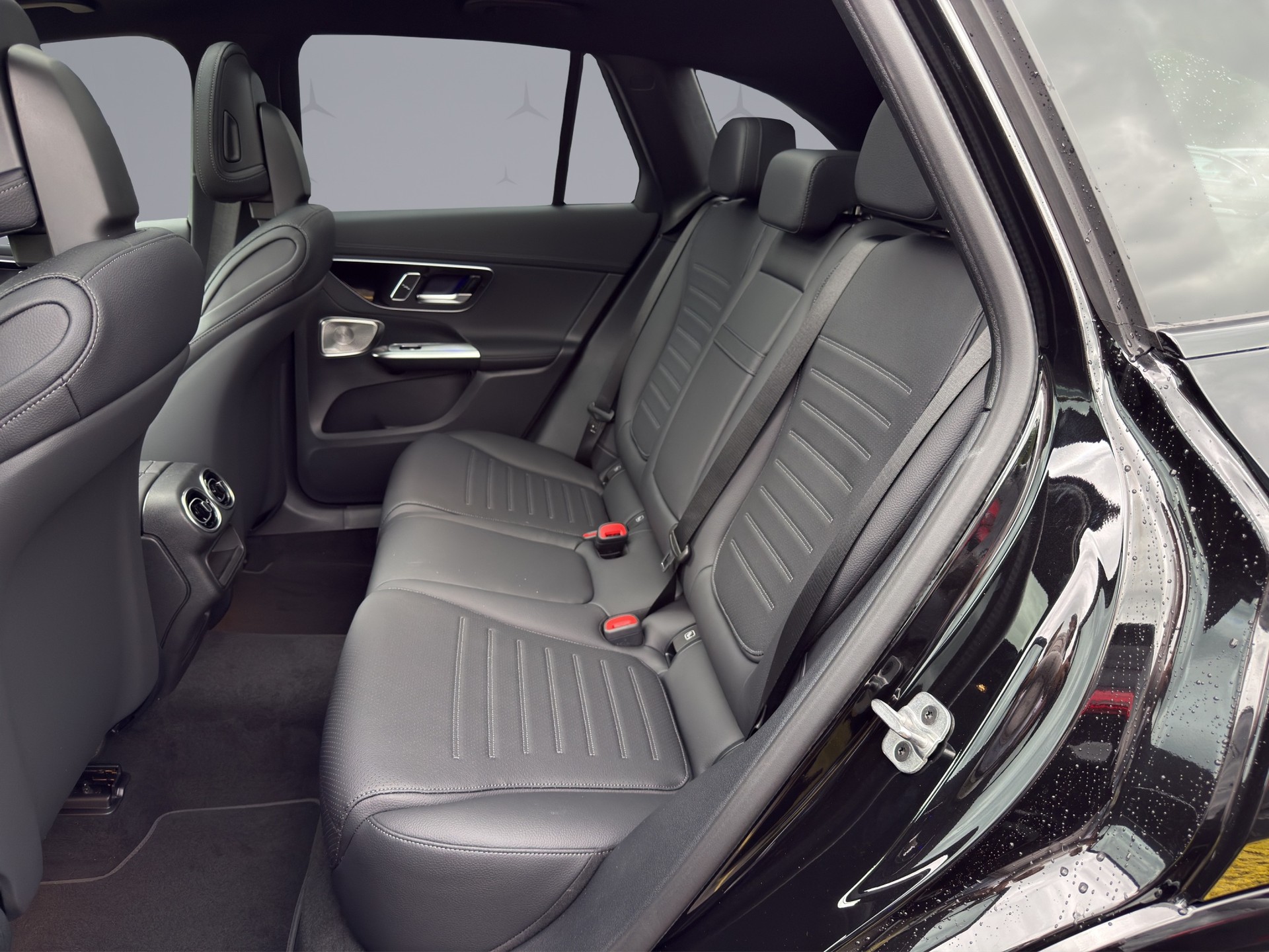 MERCEDES-BENZ GLC 200 AMG Line 4matic-image-11