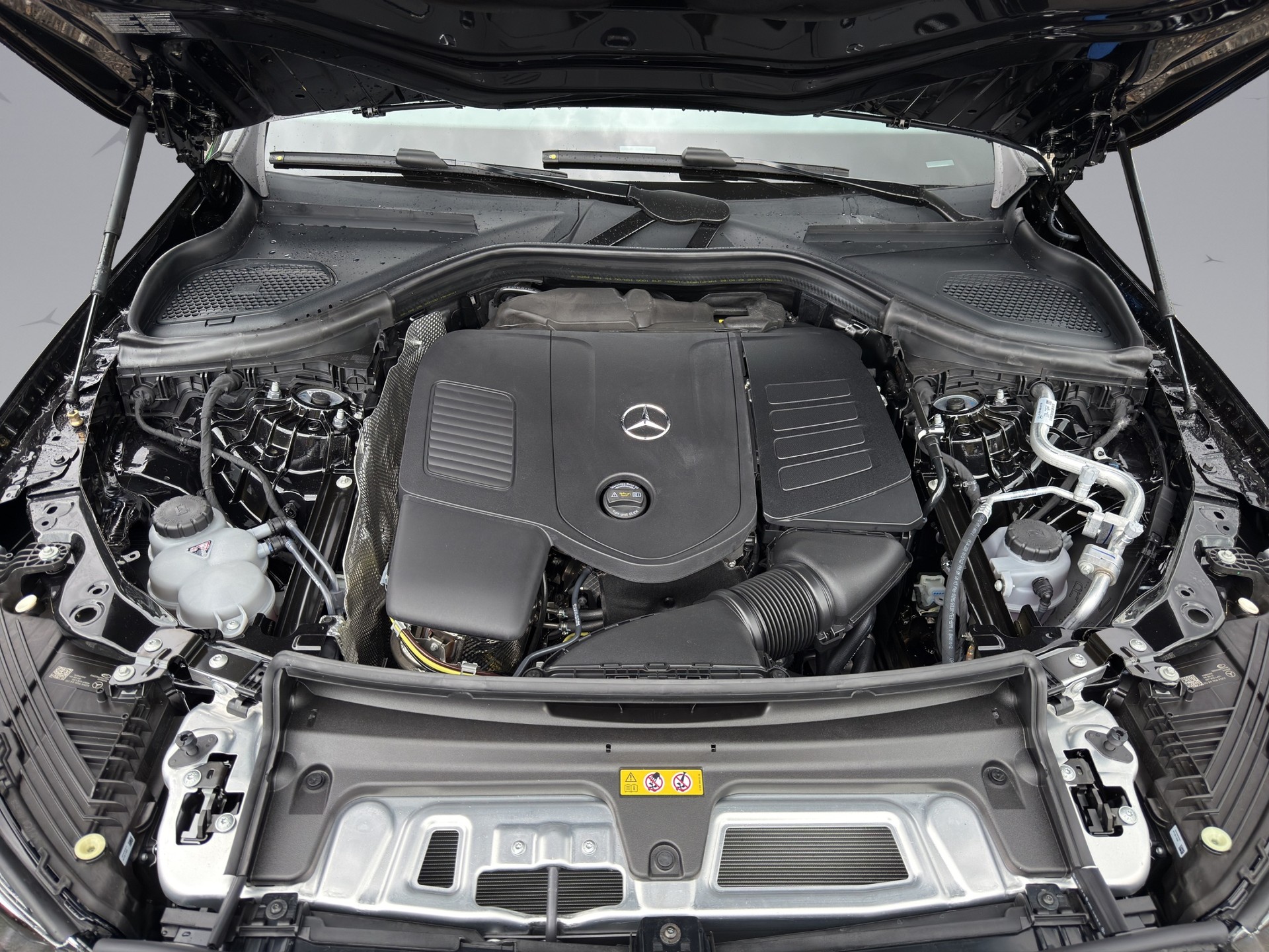 MERCEDES-BENZ GLC 200 AMG Line 4matic-image-18