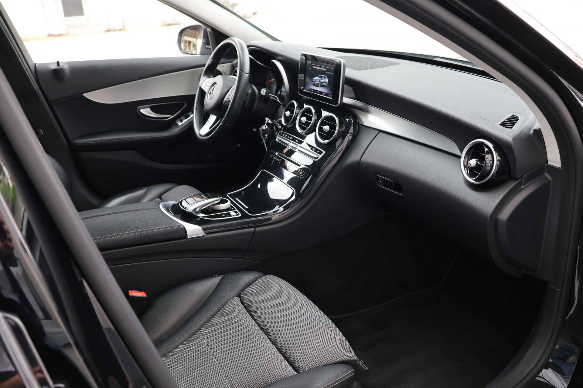 MERCEDES-BENZ C 250 BlueTEC Avantgarde 4Matic 7G-Tronic (CH) + 1.8T AHK-image-17