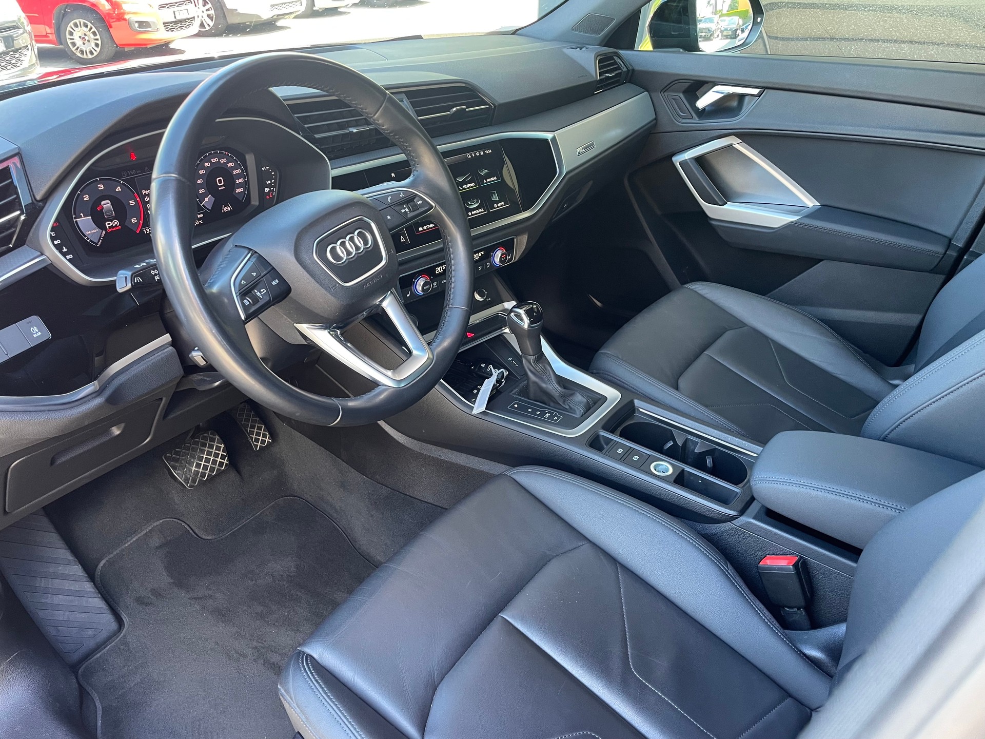 AUDI Q3 35 TDI S-tronic-image-2