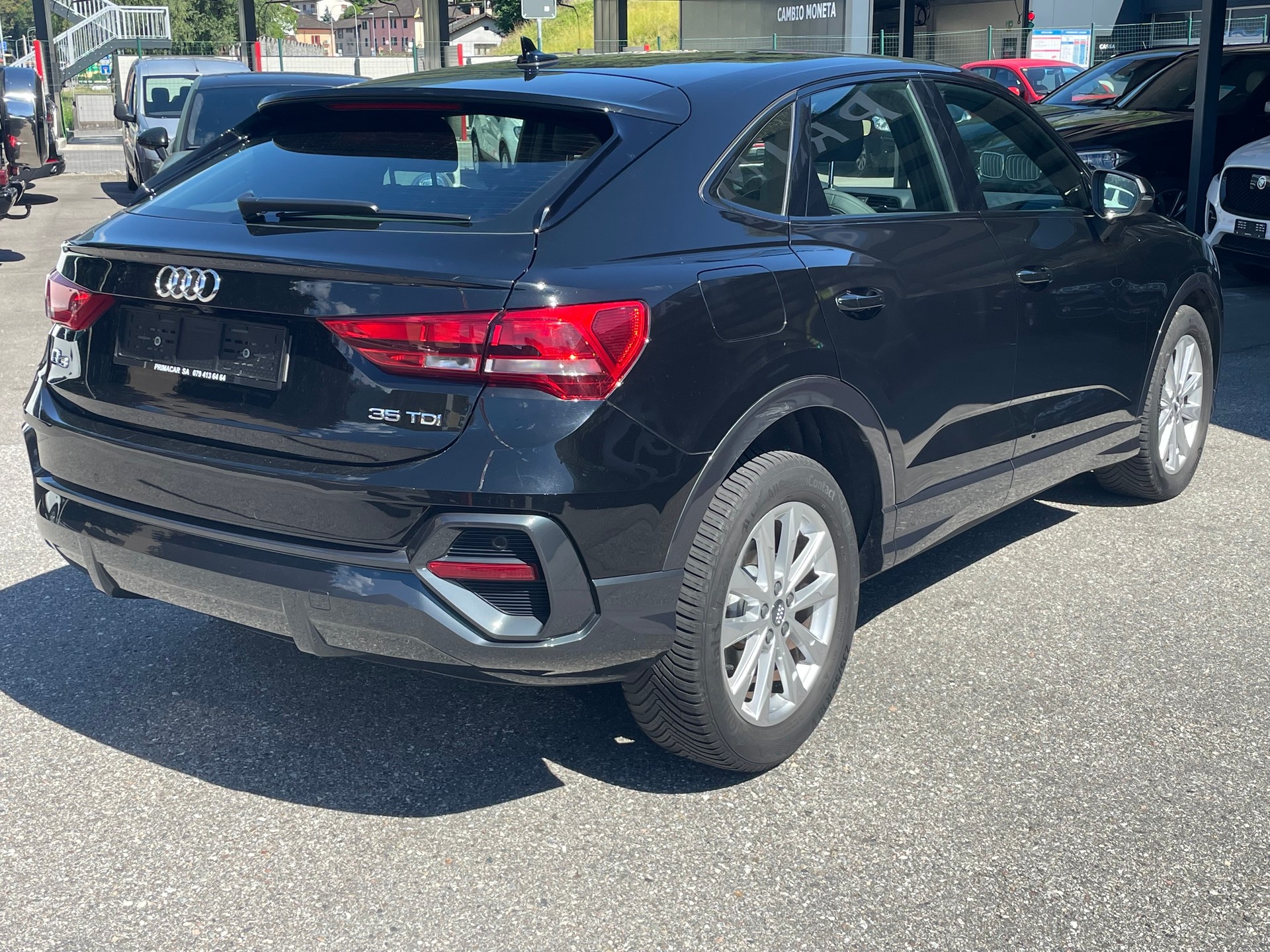 AUDI Q3 35 TDI S-tronic-image-9