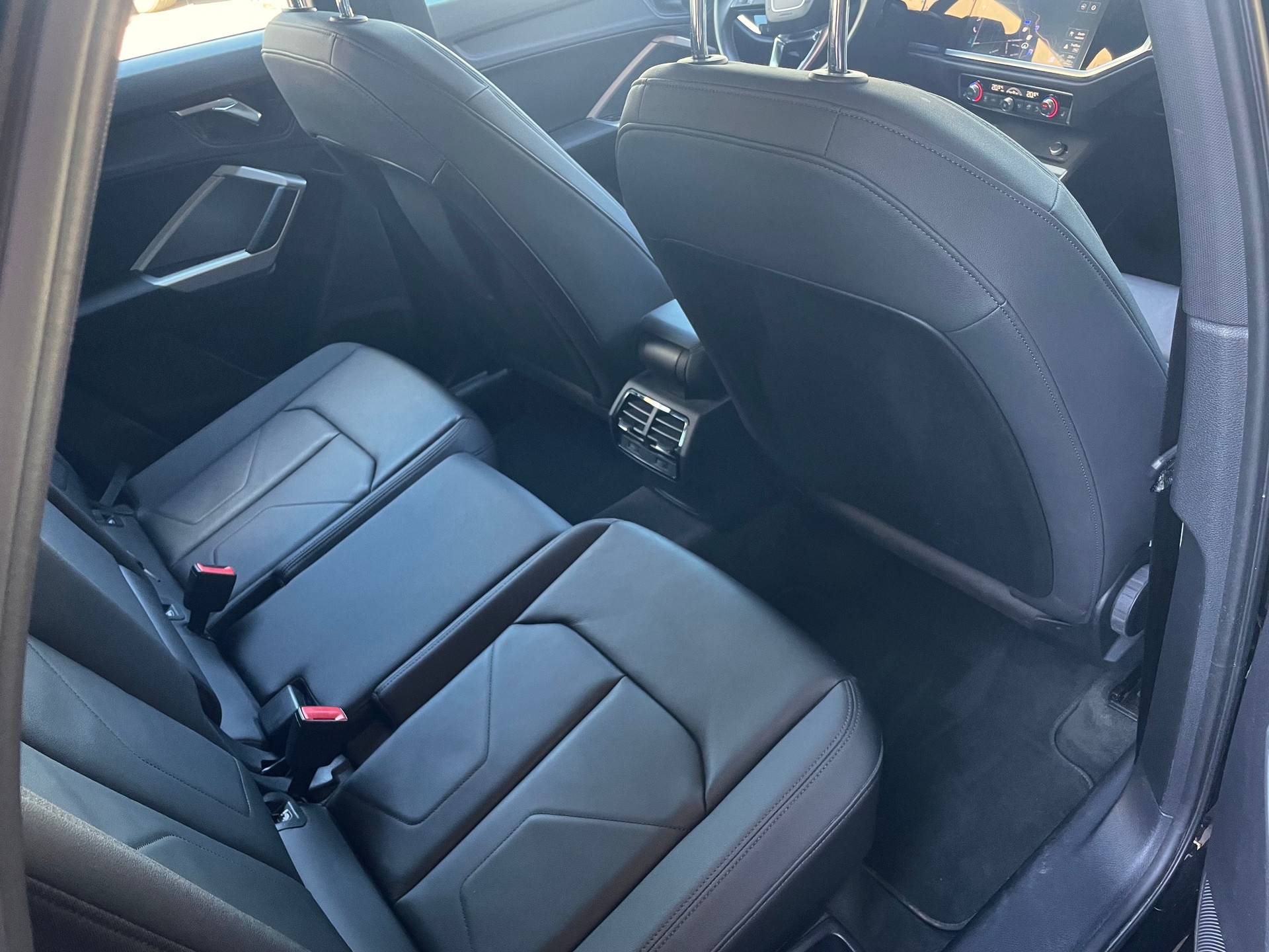 AUDI Q3 35 TDI S-tronic-image-11