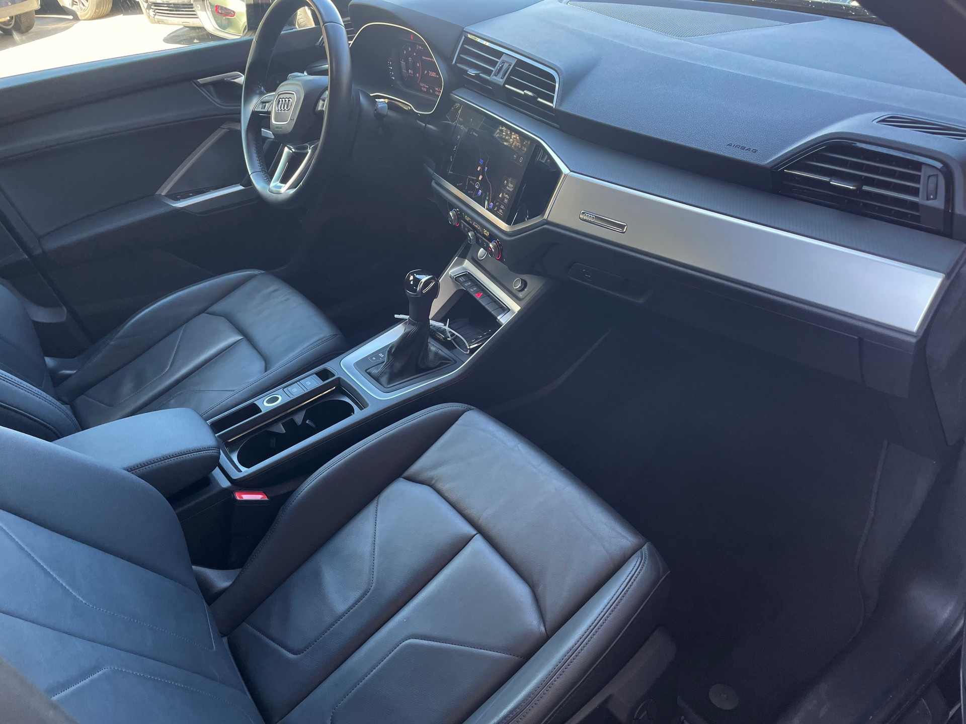AUDI Q3 35 TDI S-tronic-image-12