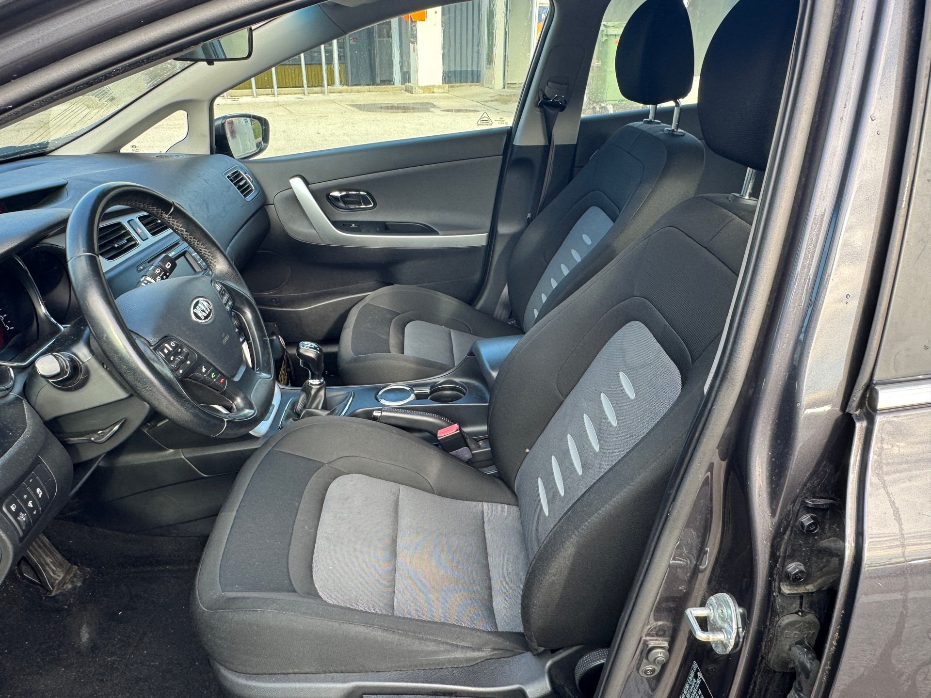 KIA Cee'd 1.6 CRDi Style-image-11