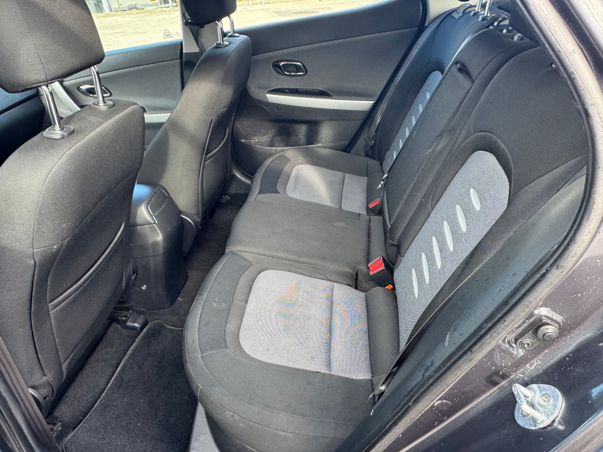 KIA Cee'd 1.6 CRDi Style-image-12