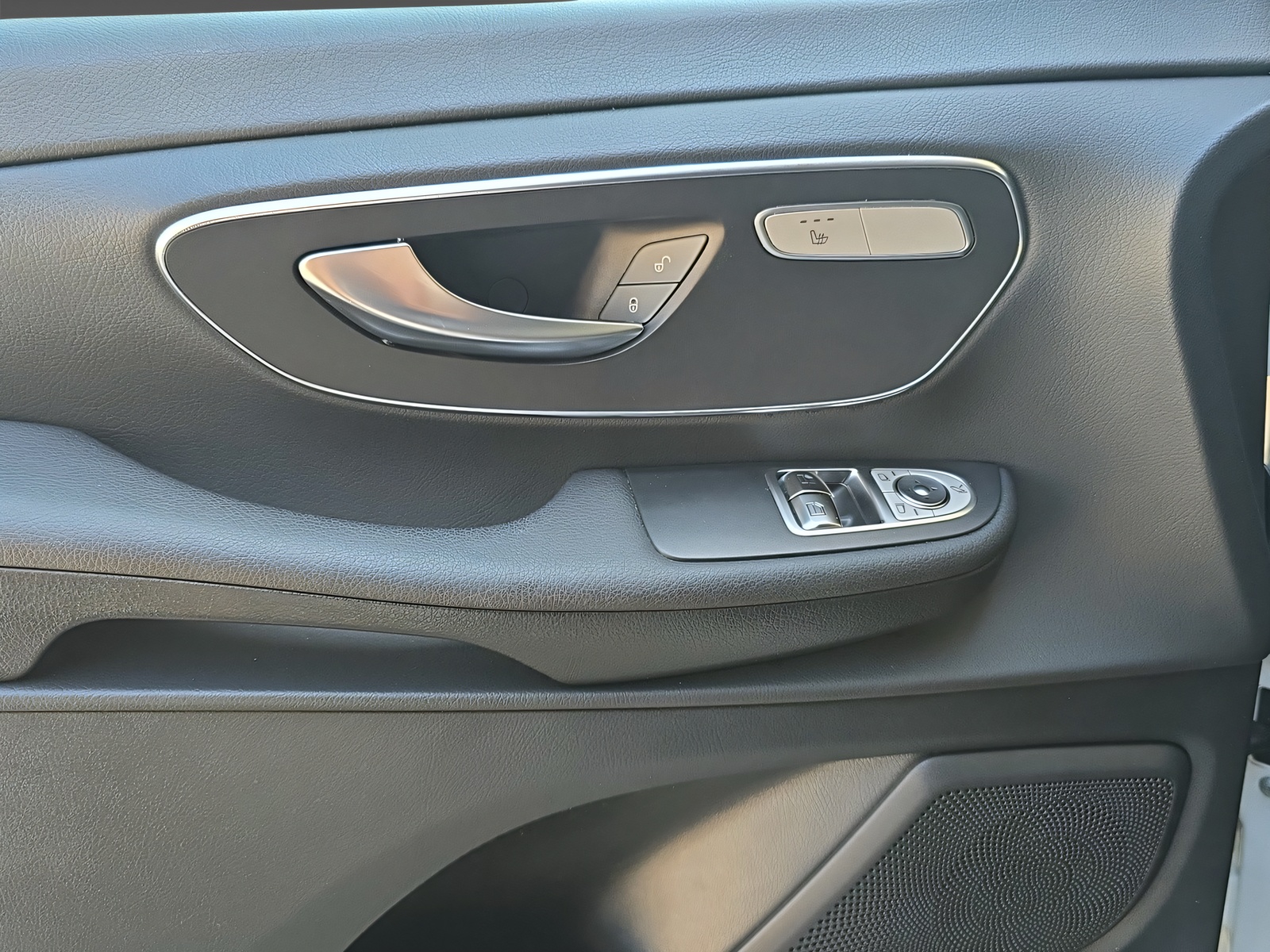MERCEDES-BENZ V 250 d 4Matic Trend Lang-image-10
