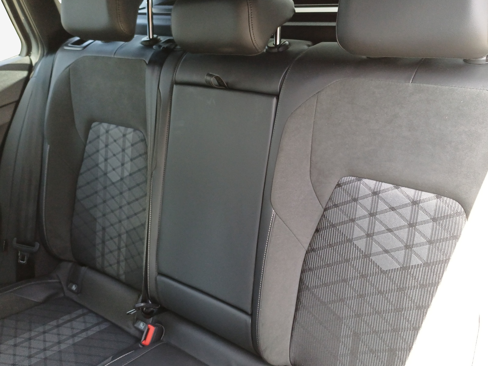 VW Golf Variant 2.0 TSI R-Line DSG 4 Motion-image-11