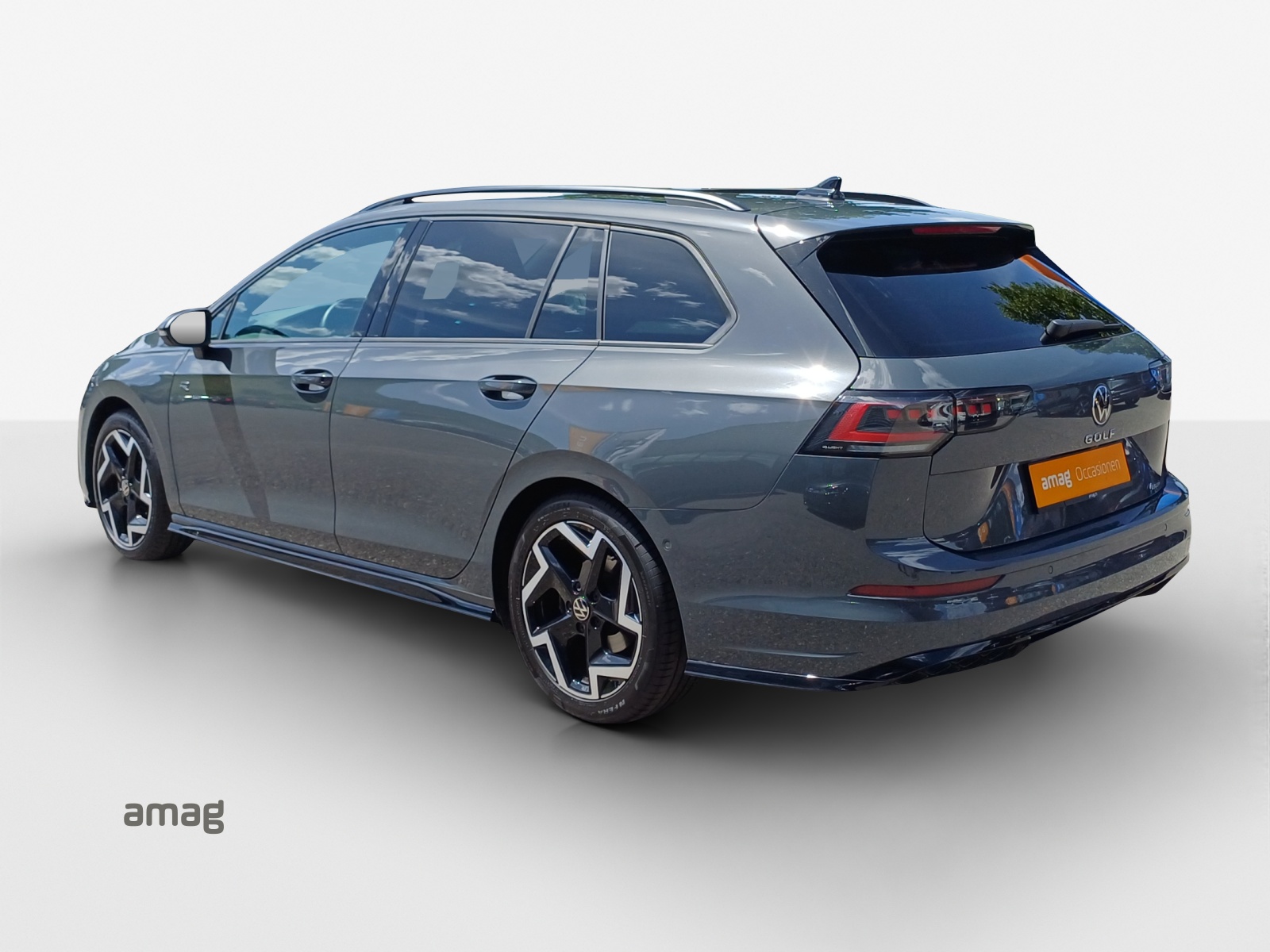 VW Golf Variant 2.0 TSI R-Line DSG 4 Motion-image-2