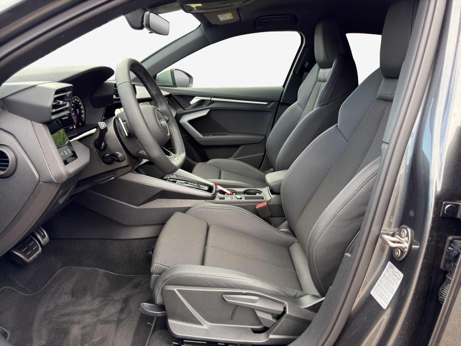 AUDI S3 Sportback TFSI quattro S-tronic-image-7